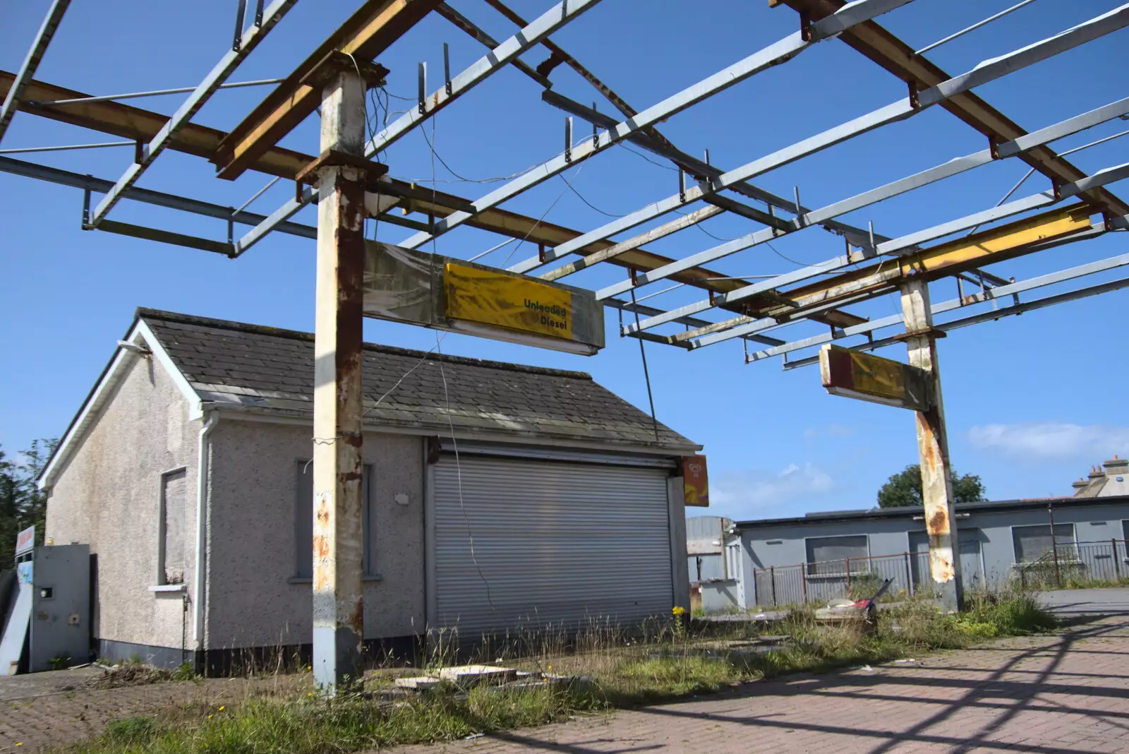 The frame of the garage's roof is still standing, from A Trip to Manorhamilton, County Leitrim, Ireland - 11th August 2021