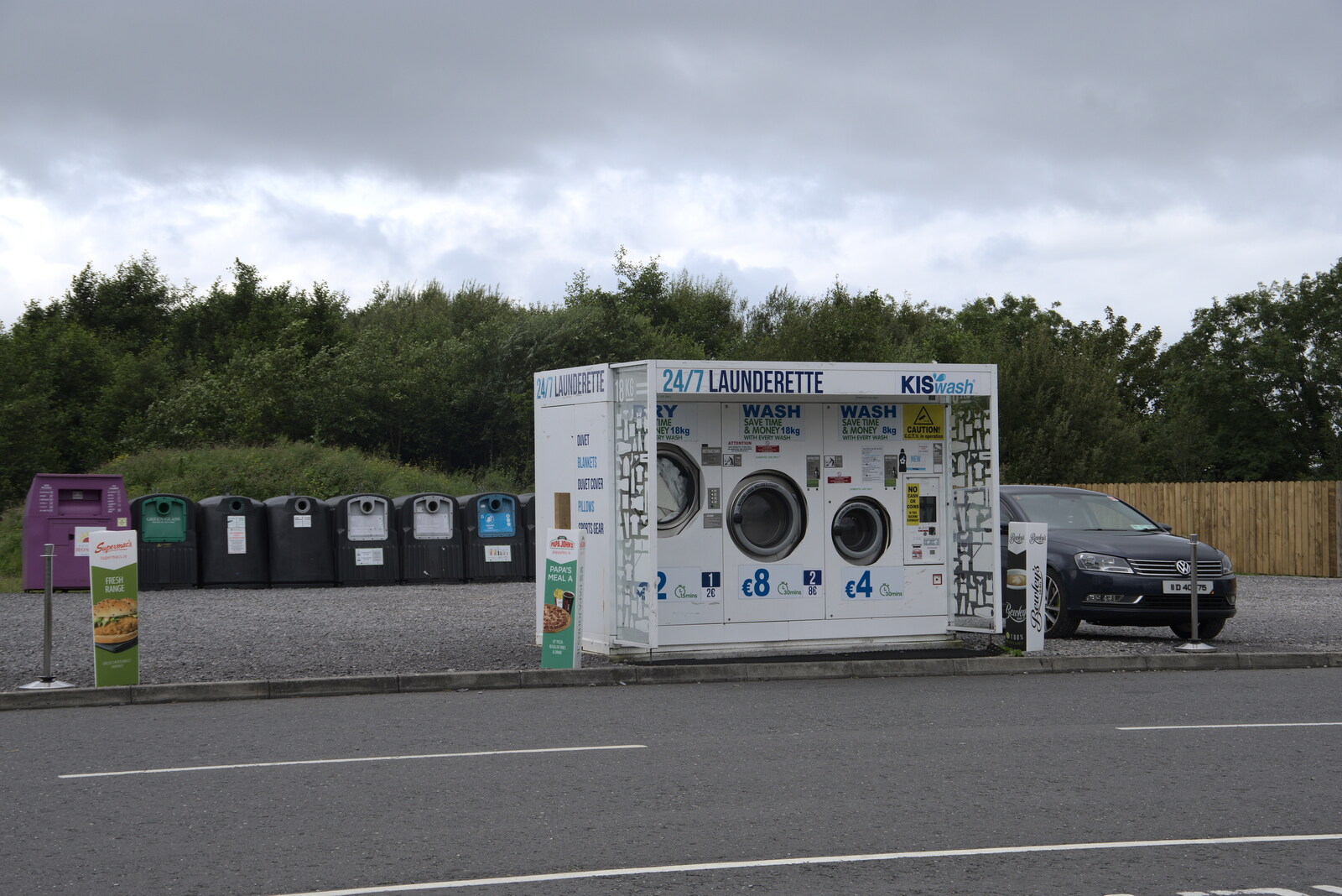 A mad outdoor launderette on the Bundoran Road from Walks Around Benbulben and Carrowmore, County Sligo, Ireland - 13th August 2021