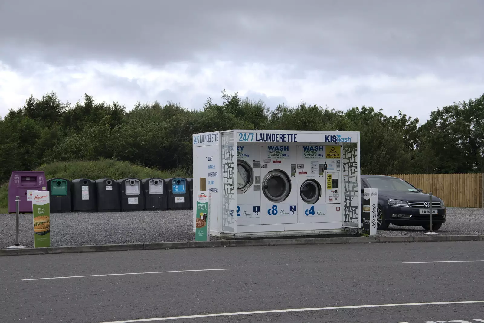 A mad outdoor launderette on the Bundoran Road, from Walks Around Benbulben and Carrowmore, County Sligo, Ireland - 13th August 2021