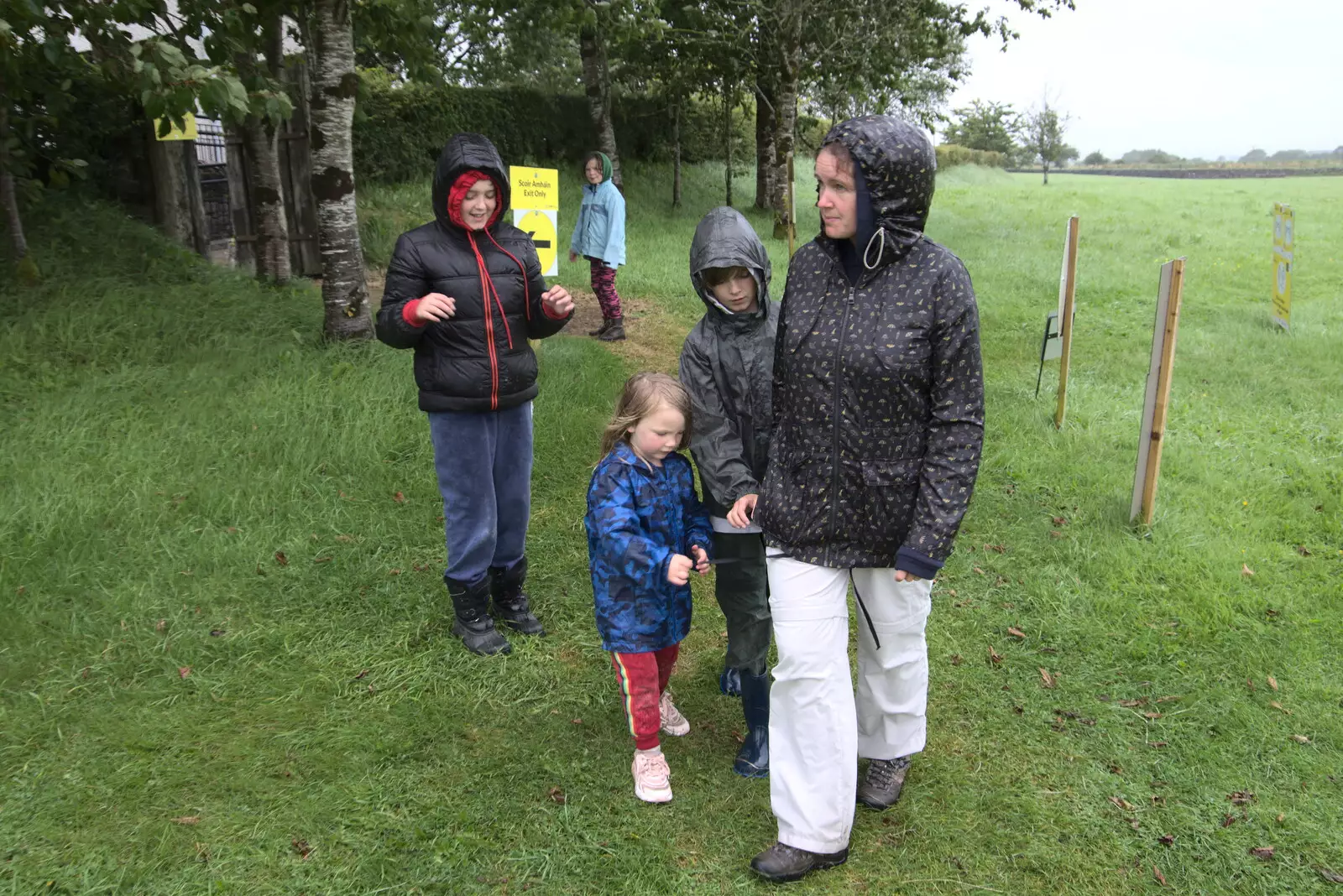 Huddling in the rain, from Walks Around Benbulben and Carrowmore, County Sligo, Ireland - 13th August 2021