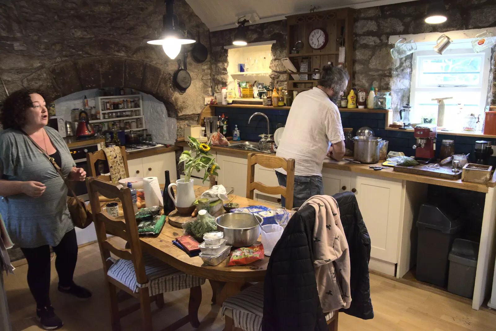 Noddy prepares lunch as Louise roams around, from A Trip to Noddy's, and Dublin City Centre, Wicklow and Dublin, Ireland - 16th August 2021