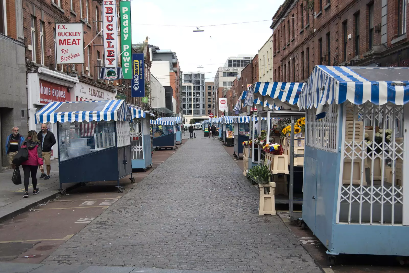 The Moore Street market, from A Trip to Noddy's, and Dublin City Centre, Wicklow and Dublin, Ireland - 16th August 2021