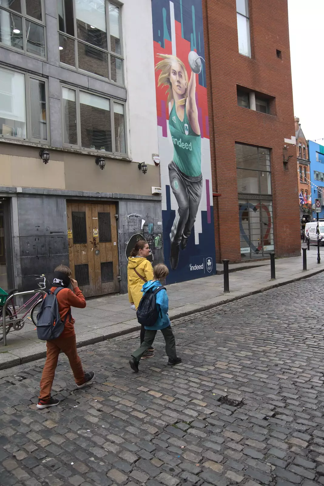 Walk on the cobbles of Temple Bar, from A Trip to Noddy's, and Dublin City Centre, Wicklow and Dublin, Ireland - 16th August 2021