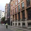 Some dude washes windows with a very long sponge, A Trip to Noddy's, and Dublin City Centre, Wicklow and Dublin, Ireland - 16th August 2021