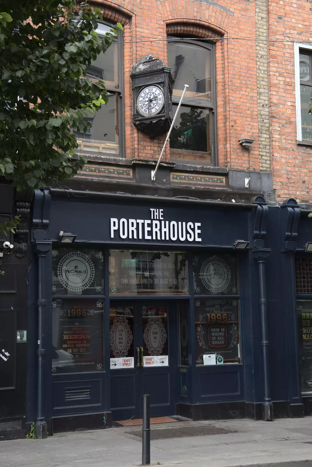 The Porterhouse on Parliament Street, from A Trip to Noddy's, and Dublin City Centre, Wicklow and Dublin, Ireland - 16th August 2021