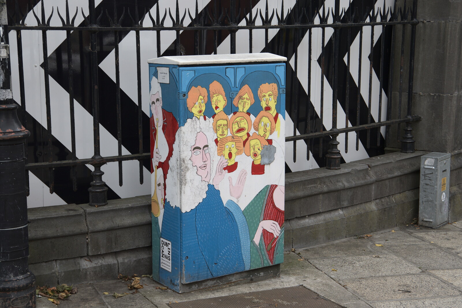 A painted choir on a traffic light control box from A Trip to Noddy's, and Dublin City Centre, Wicklow and Dublin, Ireland - 16th August 2021