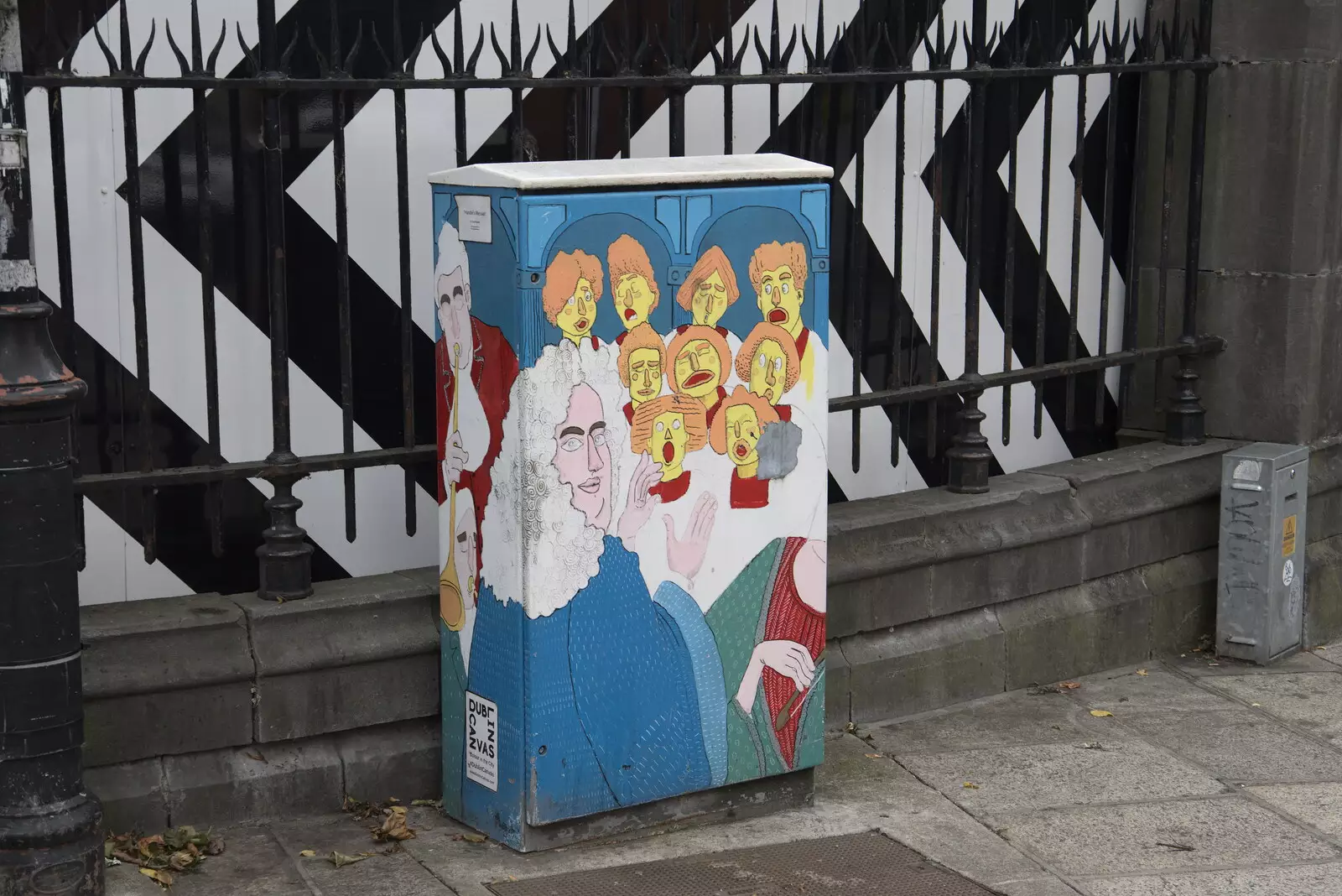 A painted choir on a traffic light control box, from A Trip to Noddy's, and Dublin City Centre, Wicklow and Dublin, Ireland - 16th August 2021