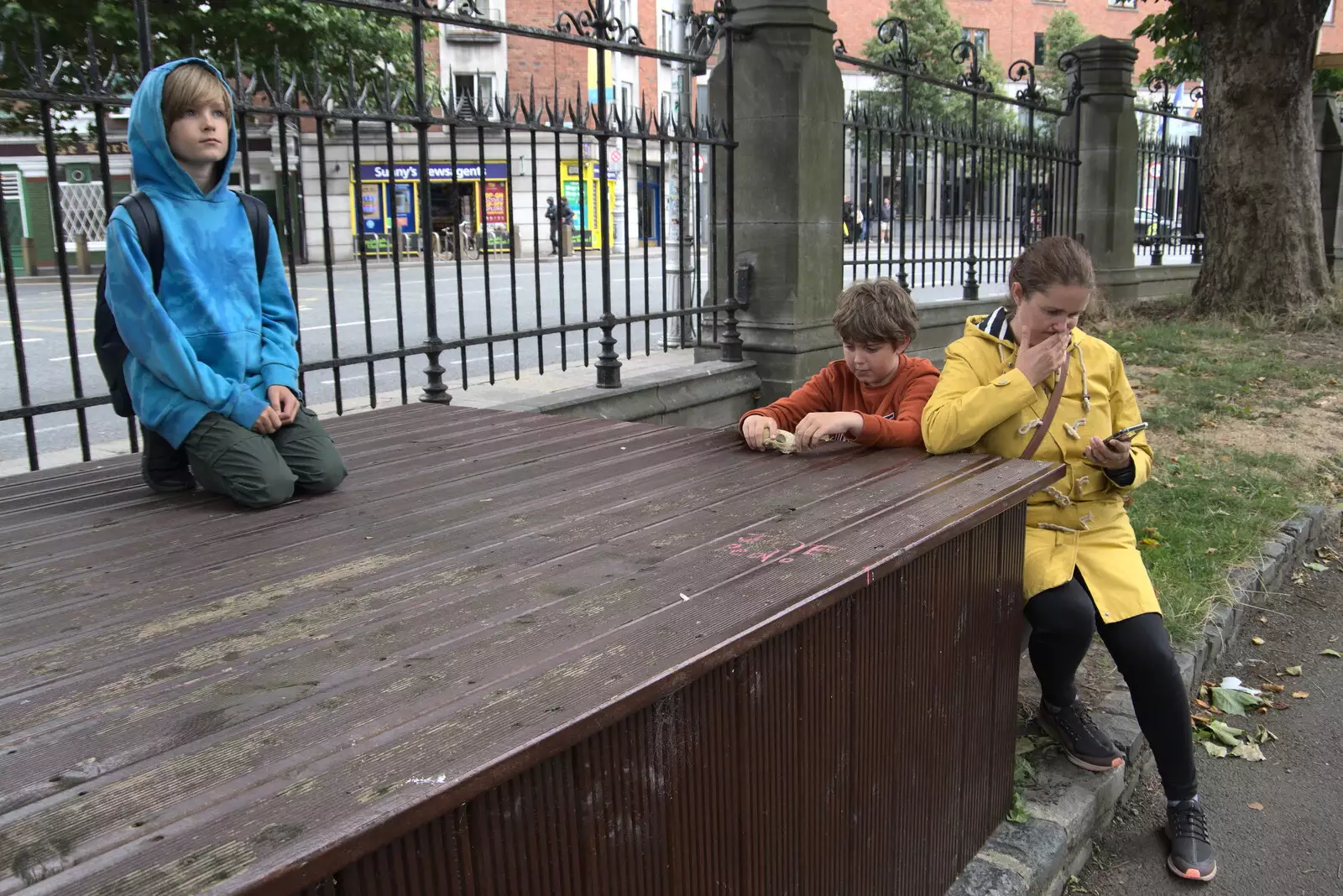 We hang around for a bit, from A Trip to Noddy's, and Dublin City Centre, Wicklow and Dublin, Ireland - 16th August 2021