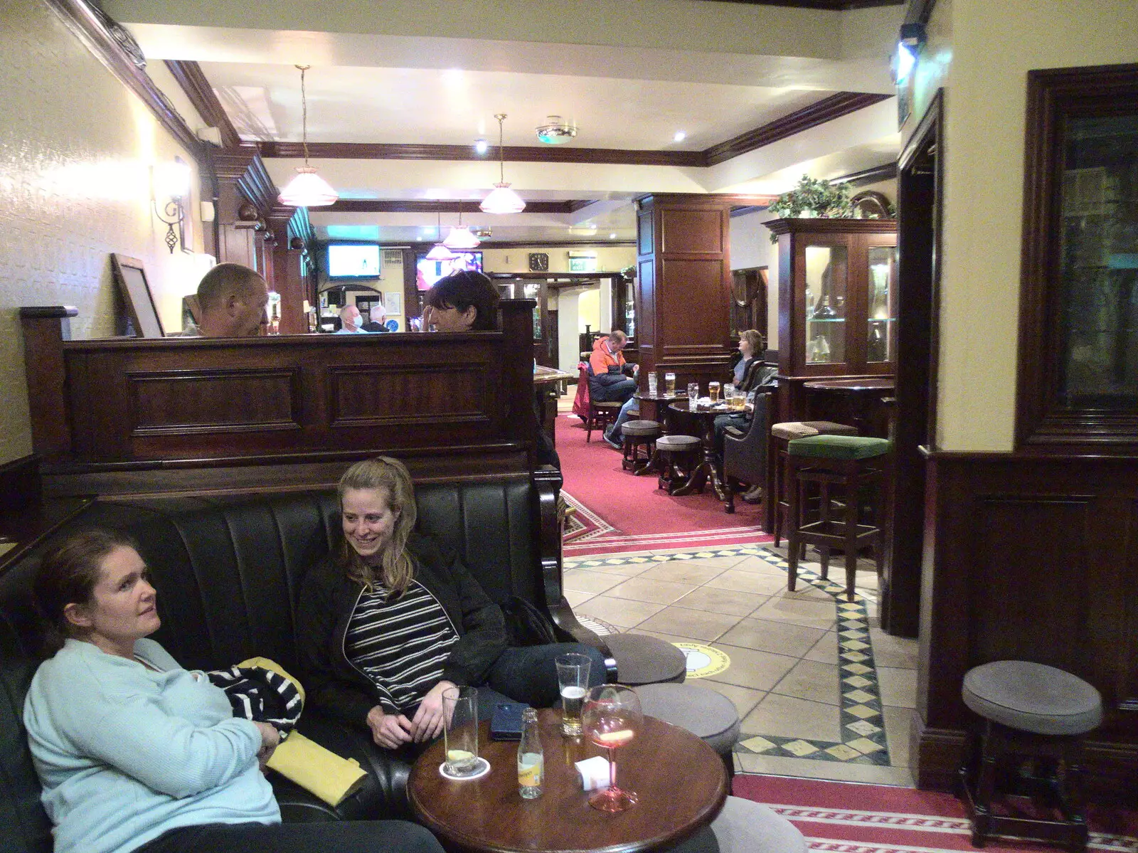 Isobel and Jen in the Breffni, from The Guinness Storehouse Tour, St. James's Gate, Dublin, Ireland - 17th August 2021