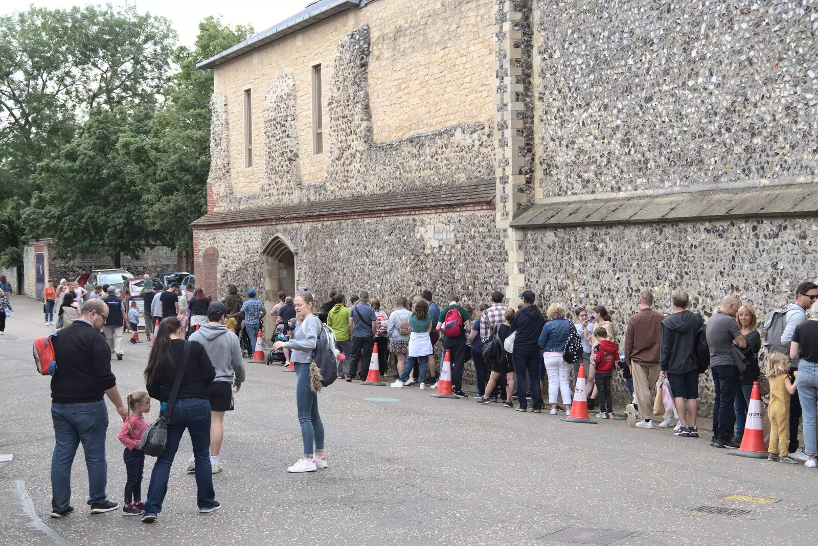 There's a very long queue to see Dippy, from Dippy and the City Dinosaur Trail, Norwich, Norfolk - 19th August 2021