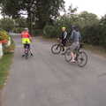 The boys head out on the old Burston road, The BSCC at The Crown, Dickleburgh, Norfolk - 19th August 2021