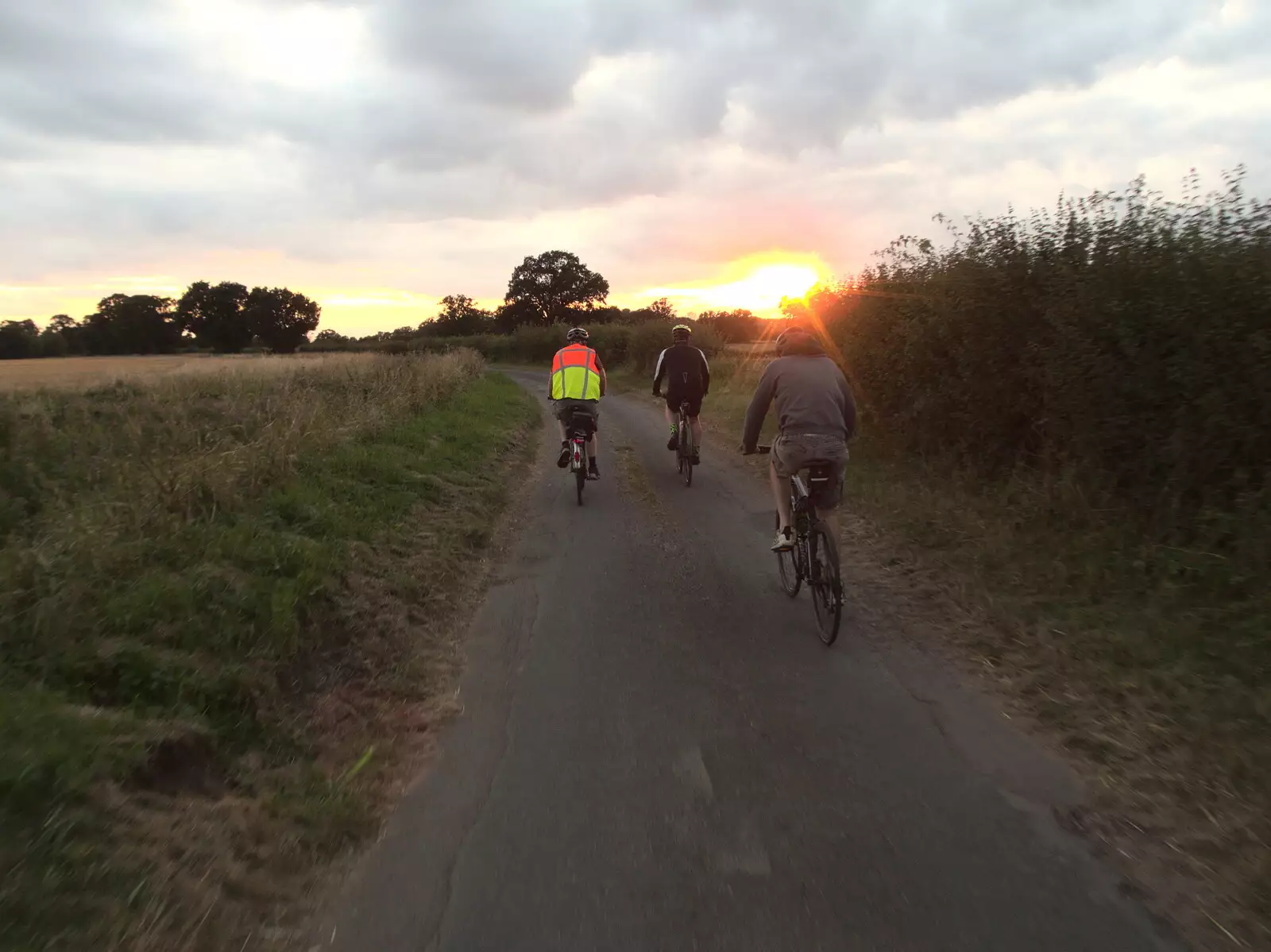 Setting sun on Back Lane, from The BSCC at The Crown, Dickleburgh, Norfolk - 19th August 2021