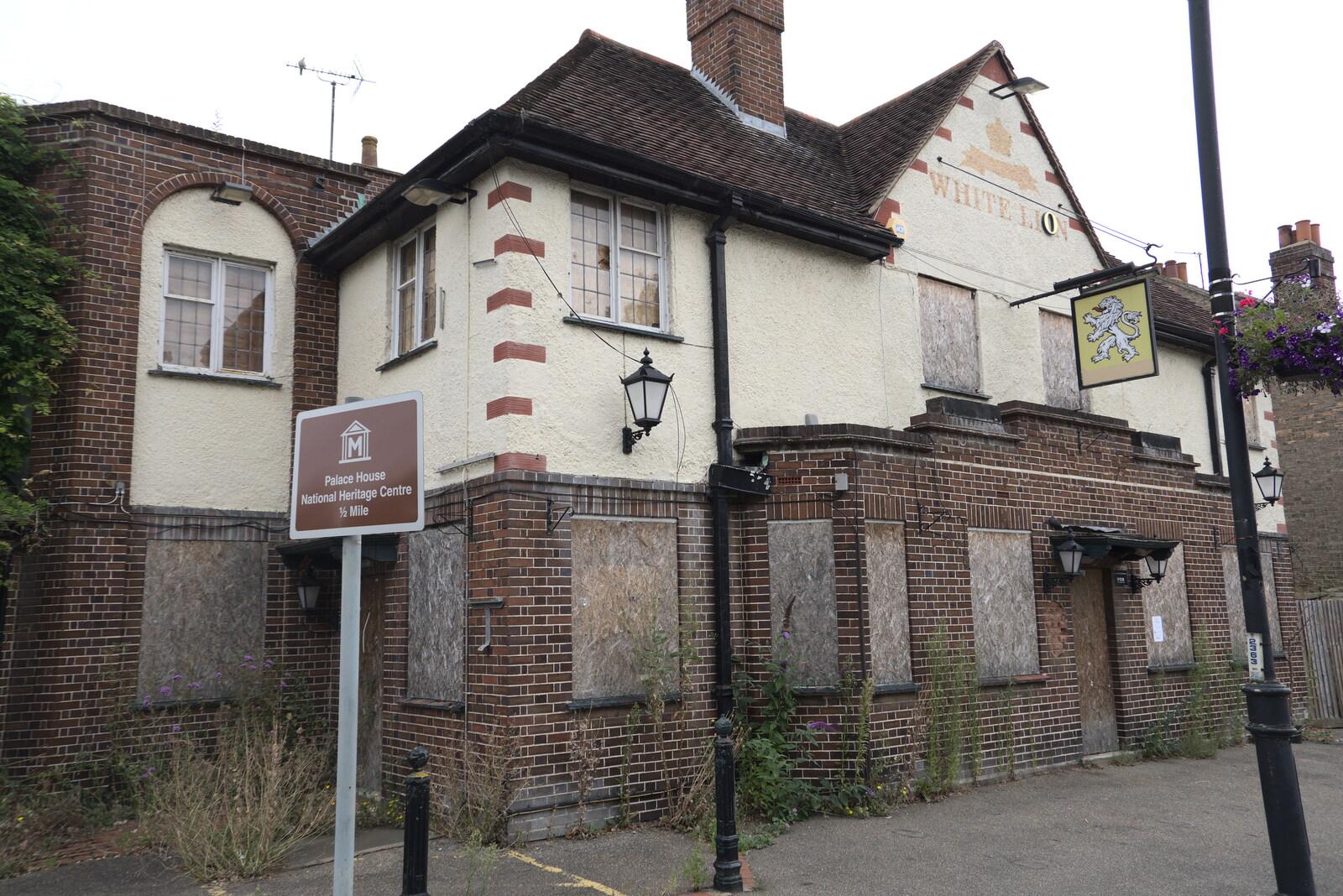 A derelict pub on the High Street, Newmarket from Petay's Wedding Reception, Fanhams Hall, Ware, Hertfordshire - 20th August 2021