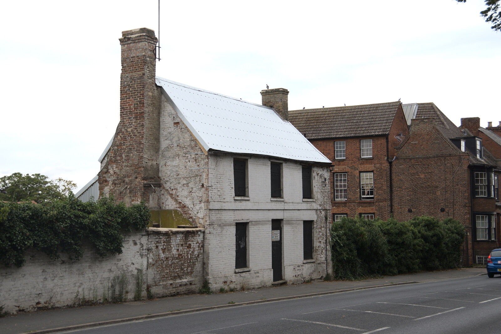 Another derelict house in Newmarket from Petay's Wedding Reception, Fanhams Hall, Ware, Hertfordshire - 20th August 2021