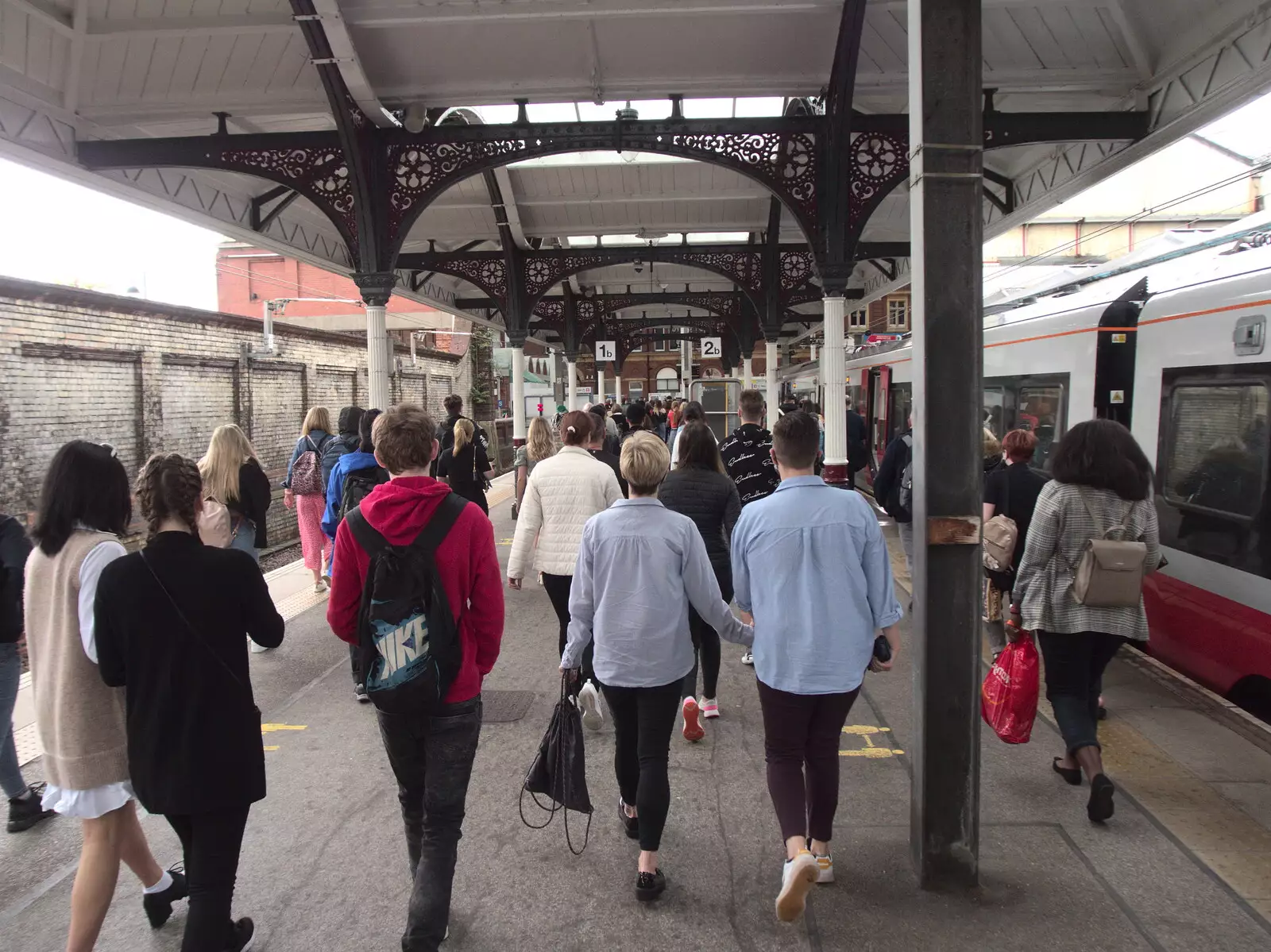 Passengers pile off the train, from Head Out Not Home: A Music Day, Norwich, Norfolk - 22nd August 2021