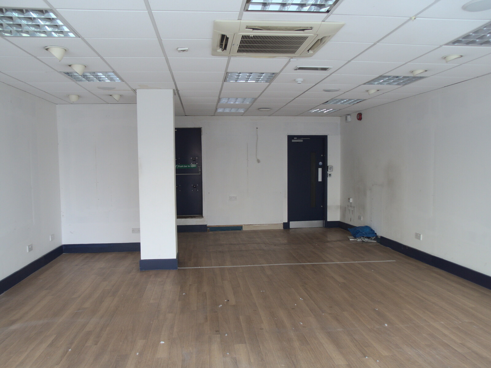 The former Carphone Warehouse is vacant from A Few Hours at the Fair, Fair Green, Diss, Norfolk - 5th September 2021