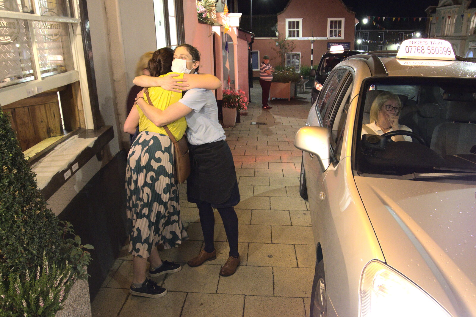 The Last Weavers Ever, Market Hill, Diss, Norfolk - 10th September 2021: Isobel and Katrina have a hug