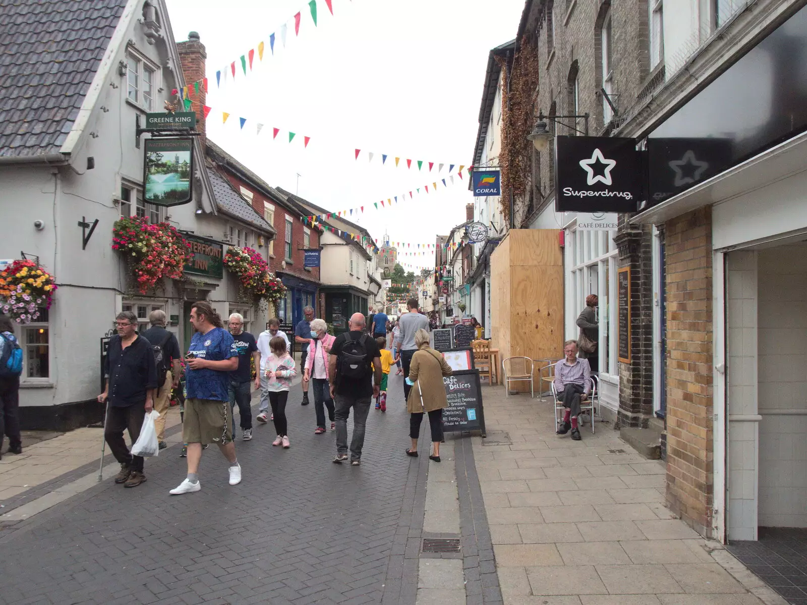 Mere Street in Diss is quite busy, from BSCC at Ampersand and Birthday Lego at Jarrold's, Norwich, Norfolk - 25th September 2021