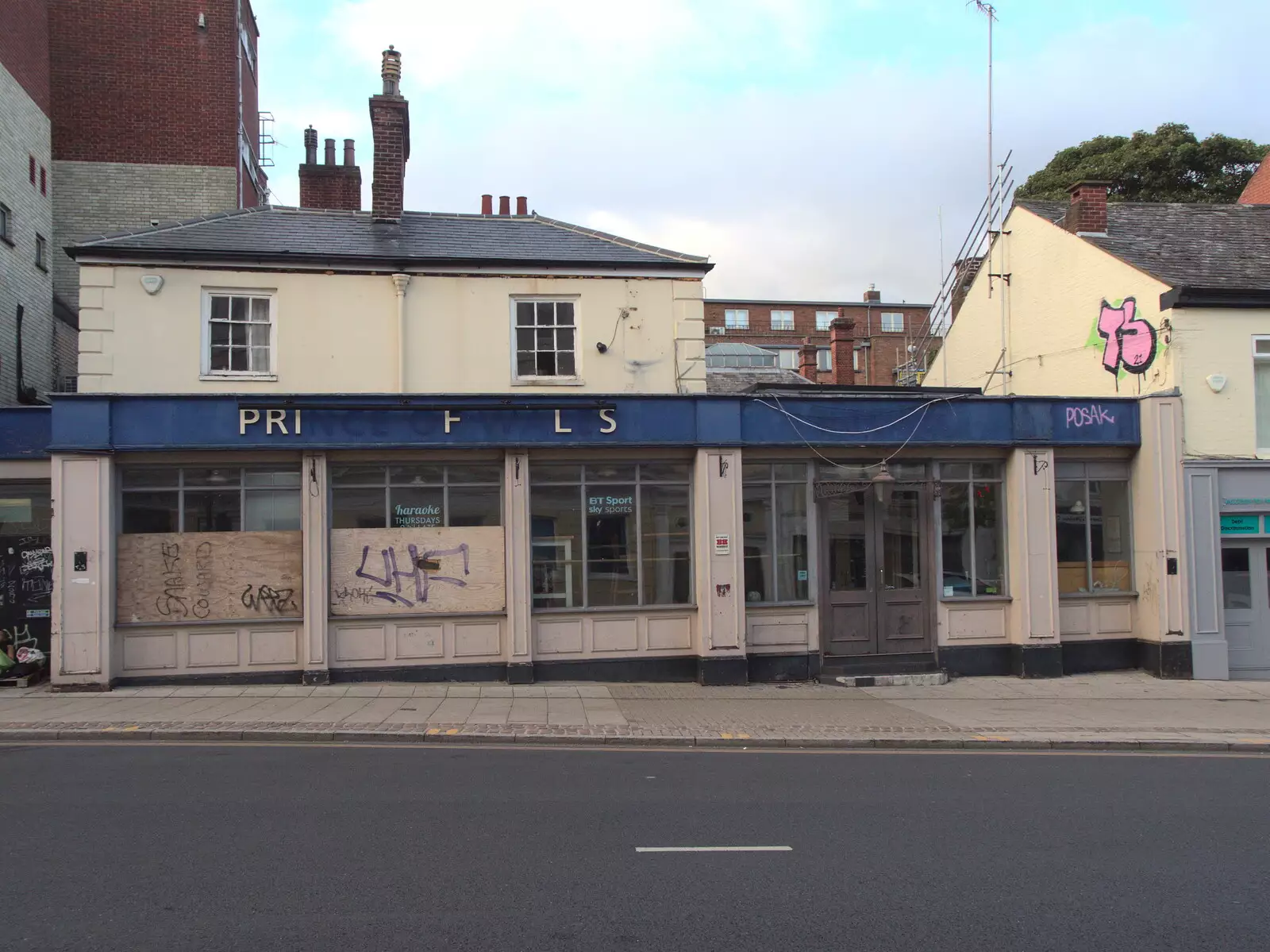 The derelict Prince of Wales pub, from BSCC at Ampersand and Birthday Lego at Jarrold's, Norwich, Norfolk - 25th September 2021