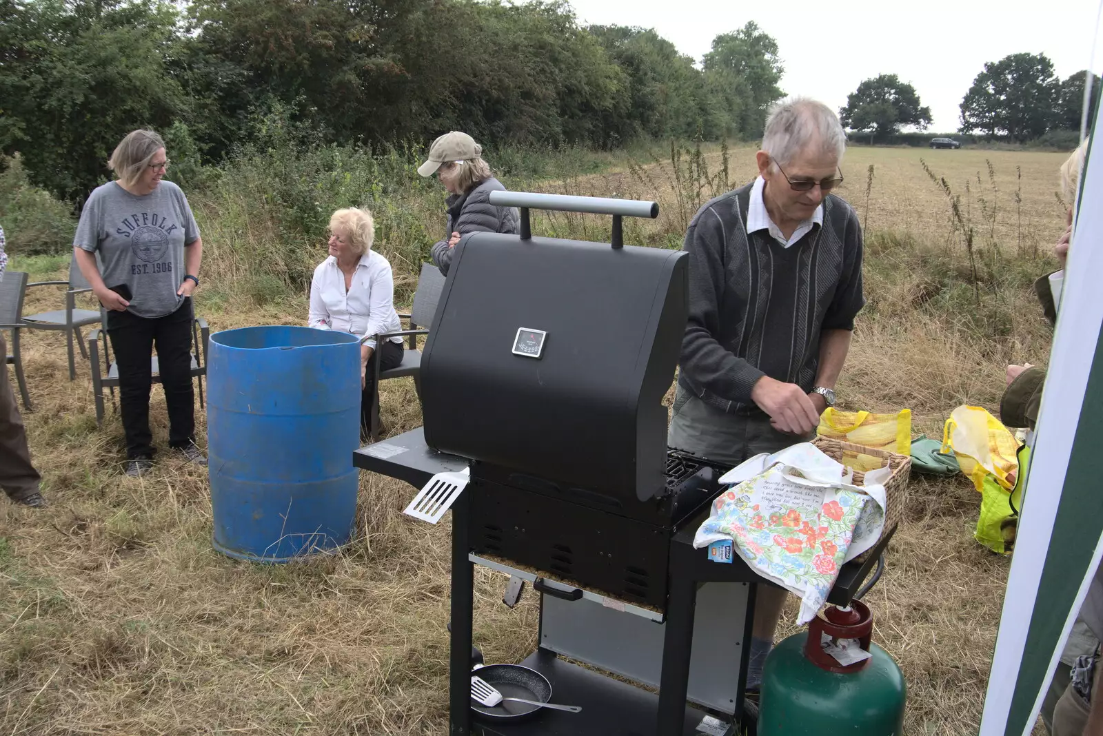 Uncle Mick's on barbeque duty, from Vintage Tractor Ploughing, Thrandeston, Suffolk - 26th September 2021