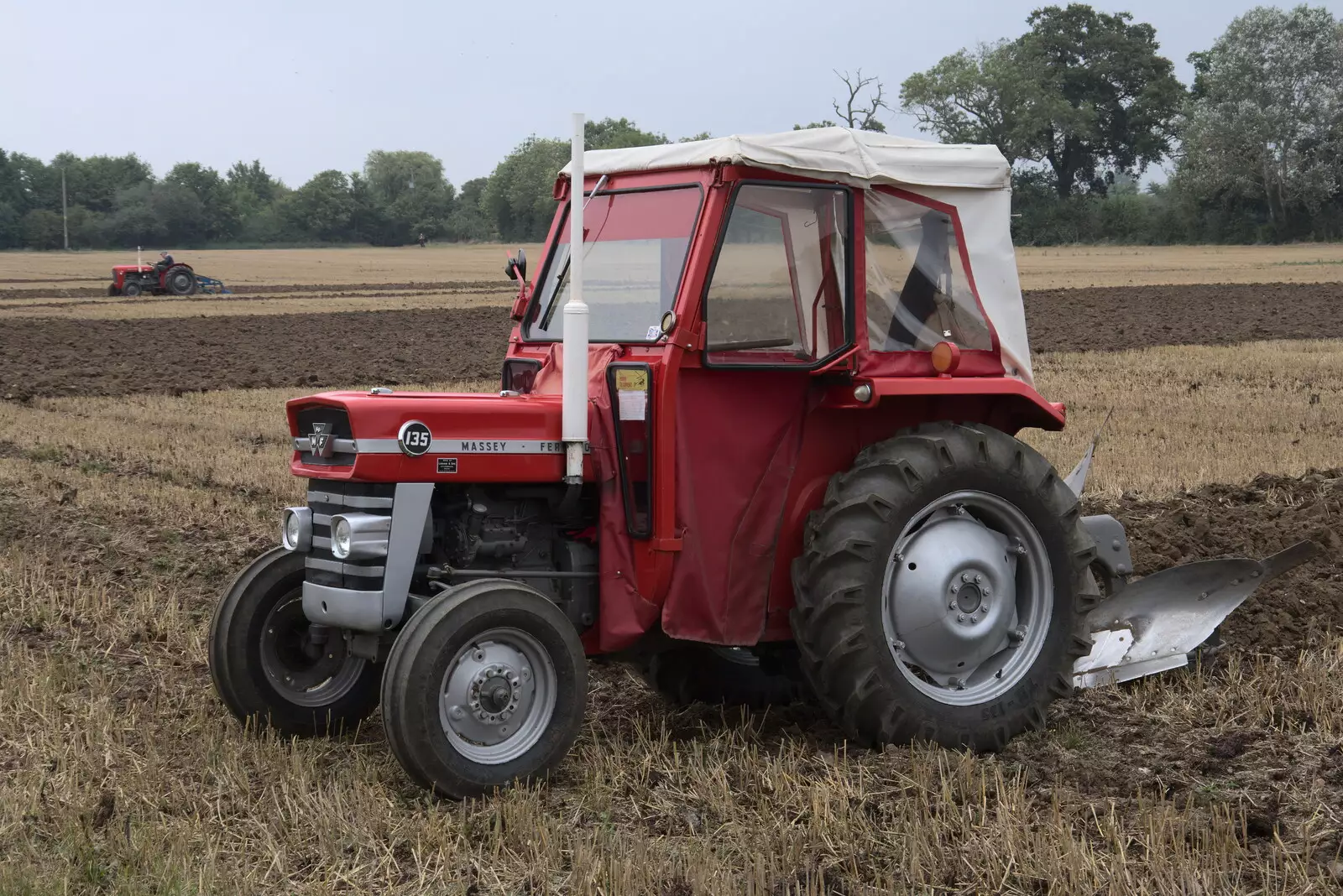 A Massey Ferguson 135 with a canvas cab, from Vintage Tractor Ploughing, Thrandeston, Suffolk - 26th September 2021