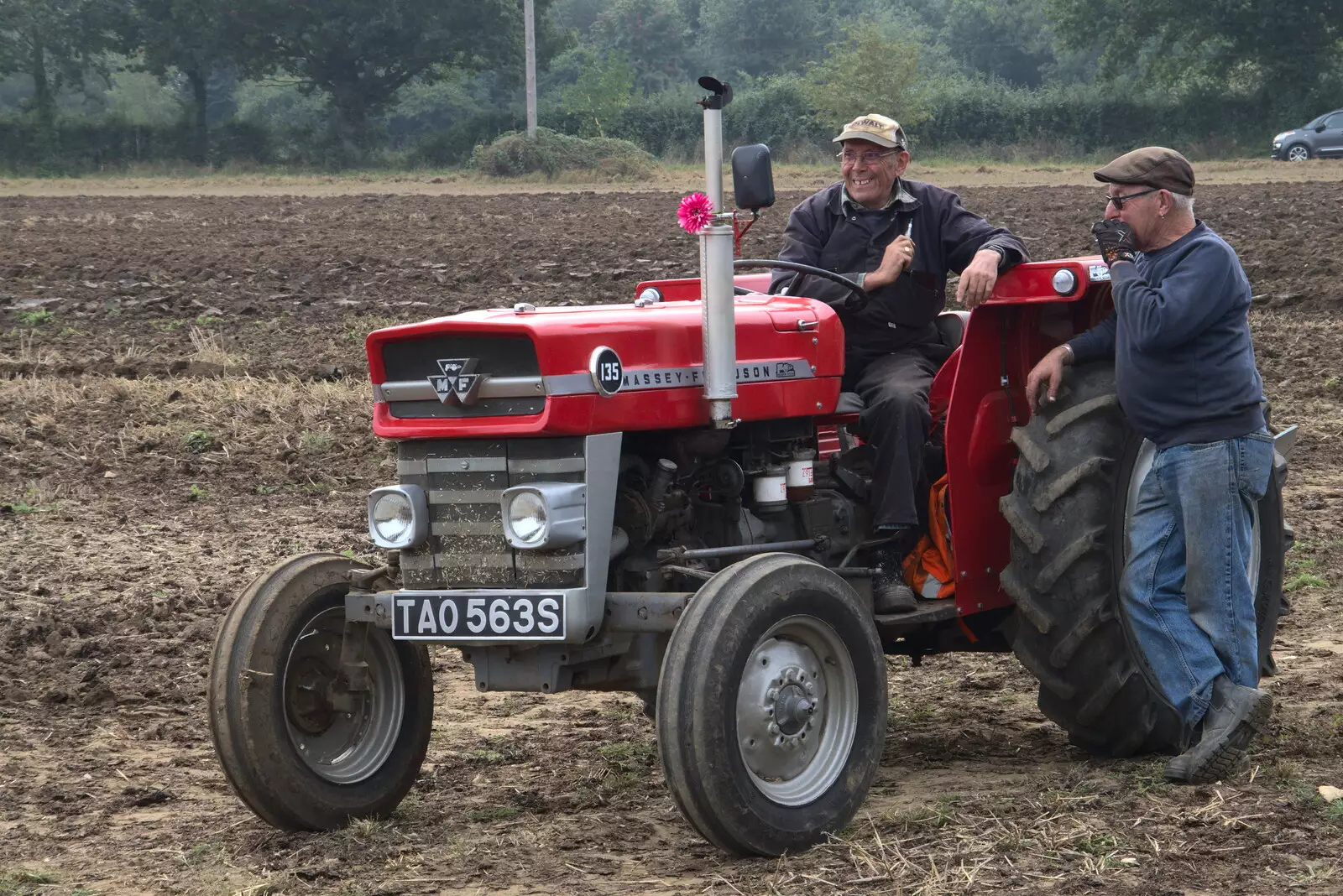 More mardling over a Massey 135, from Vintage Tractor Ploughing, Thrandeston, Suffolk - 26th September 2021