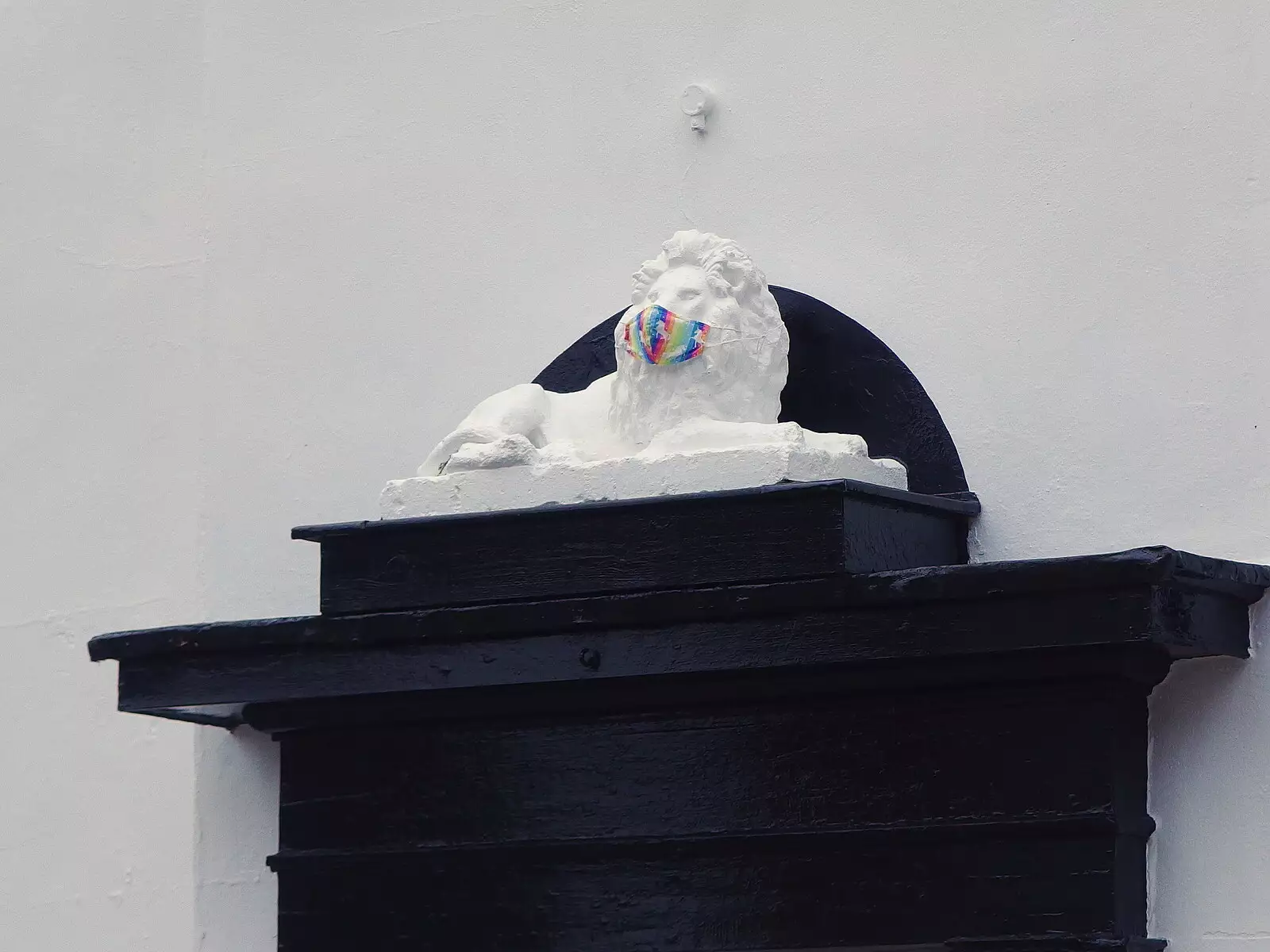 The White Lion in Eye has a mask on, from Sunday Lunch at the Village Hall, Brome, Suffolk - 10th October 2021