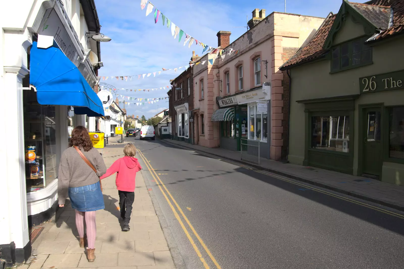 We head off up the Thoroughfare, from A Trip to Weybread Sailing Club, Harleston, Norfolk - 17th October 2021