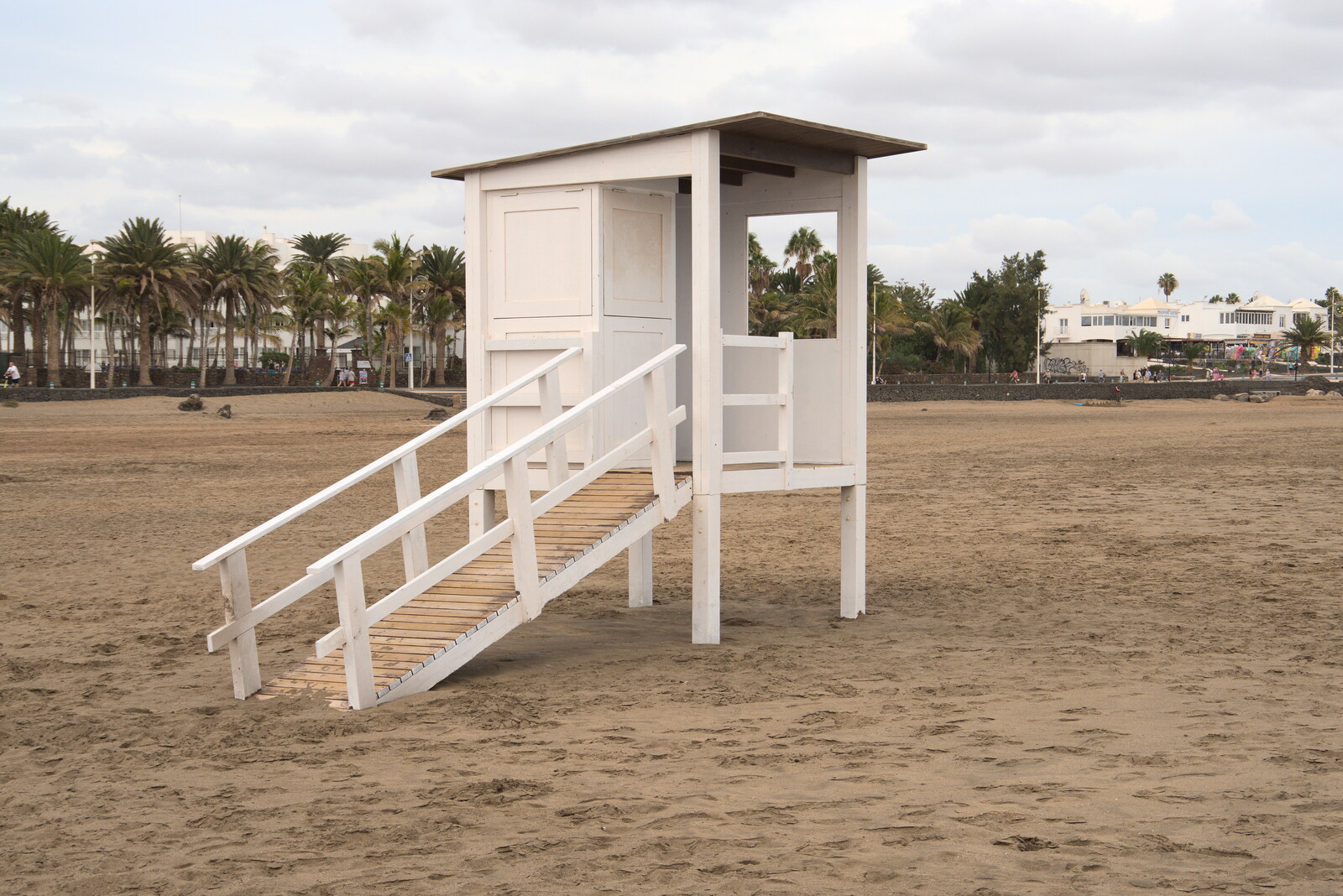 A lifeguard hut on the Playa de los Pocillos from Five Days in Lanzarote, Canary Islands, Spain - 24th October 2021