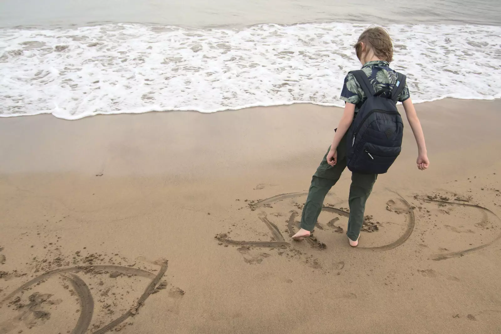 Harry does more foot-writing, from Five Days in Lanzarote, Canary Islands, Spain - 24th October 2021