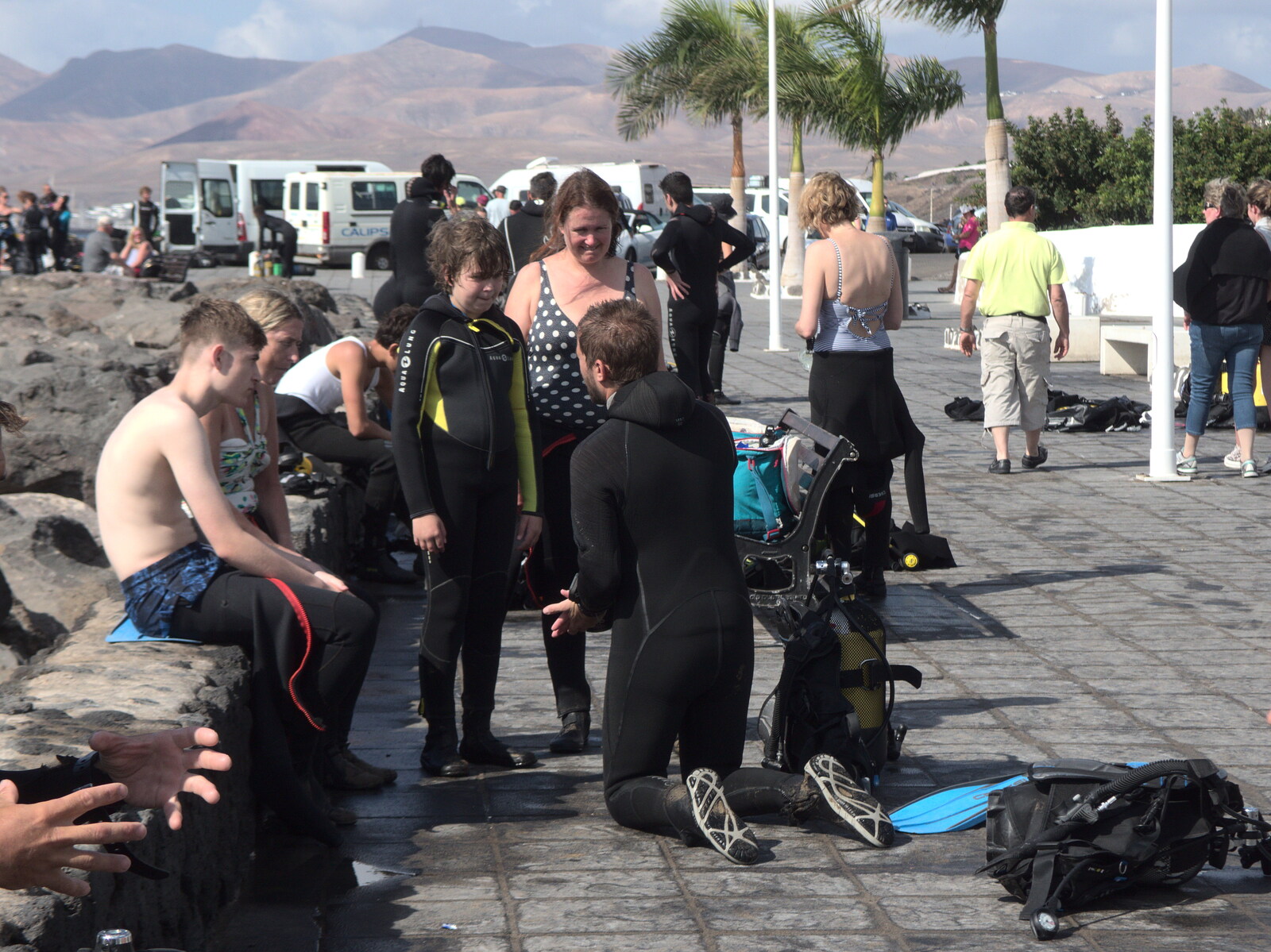 Fred and Isobel get some instruction from The Volcanoes of Lanzarote, Canary Islands, Spain - 27th October 2021