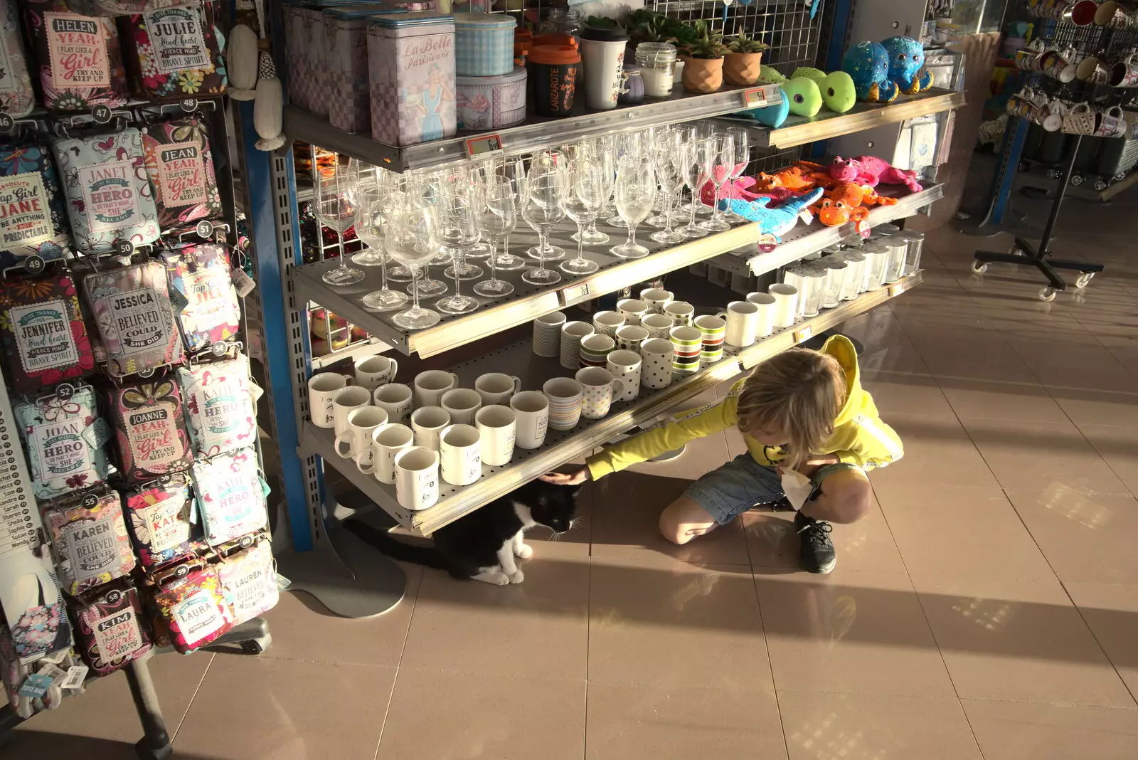 Harry strokes the Spar cat, from The Volcanoes of Lanzarote, Canary Islands, Spain - 27th October 2021