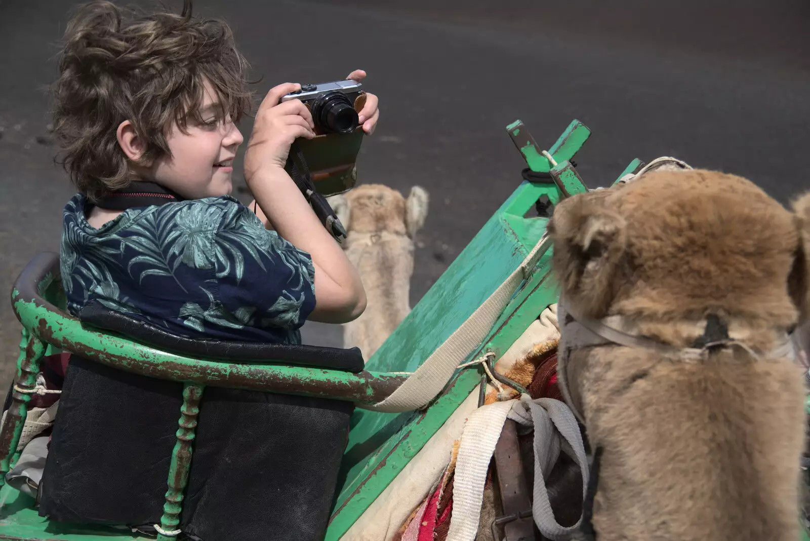 Fred takes a close-up photo, from The Volcanoes of Lanzarote, Canary Islands, Spain - 27th October 2021