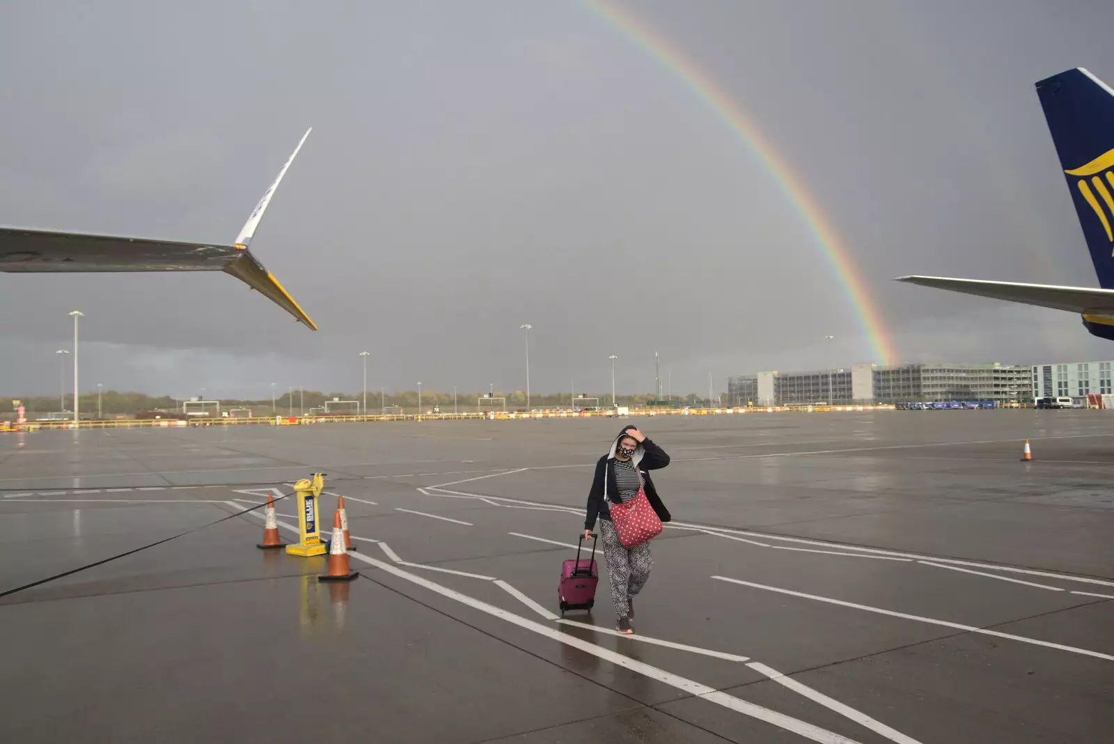 Isobel walks around in the rain, from The Volcanoes of Lanzarote, Canary Islands, Spain - 27th October 2021