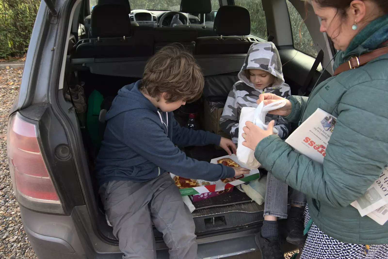 The boys have a small pizza lunch in the boot, from A New Playground and Container Mountain, Eye, Suffolk - 7th November 2021