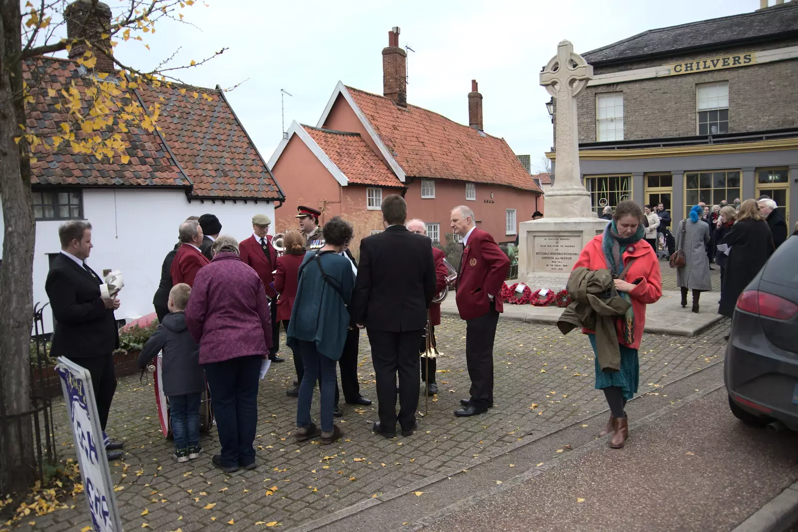 Isobel heads over, from The GSB and Remembrance Day Parades, Eye and Botesdale, Suffolk - 14th November 2021