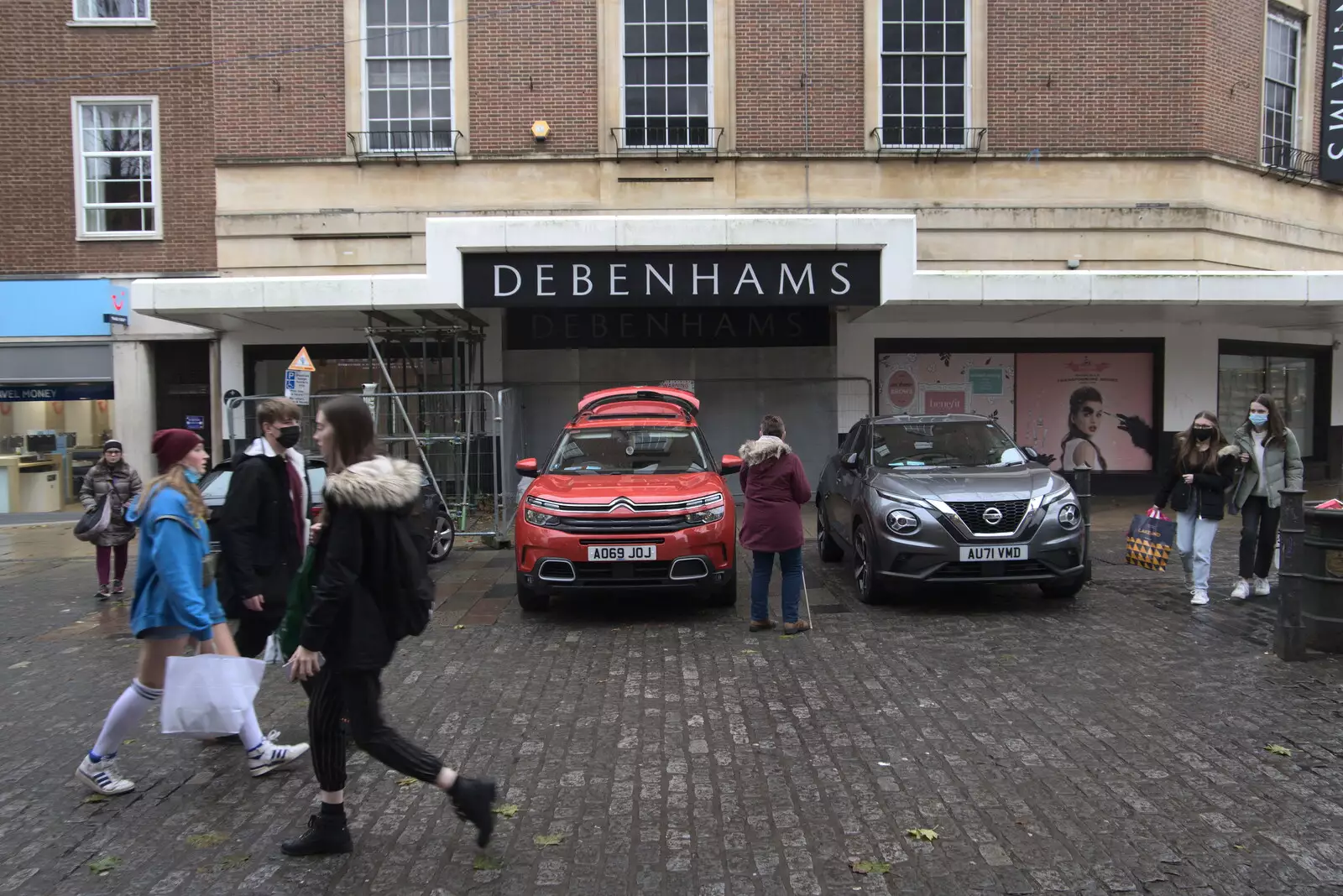 The derelict Debenhams still has its sign up, from Scooters and a Bit of Christmas Shopping, Eye and Norwich, Norfolk - 23rd December 2021