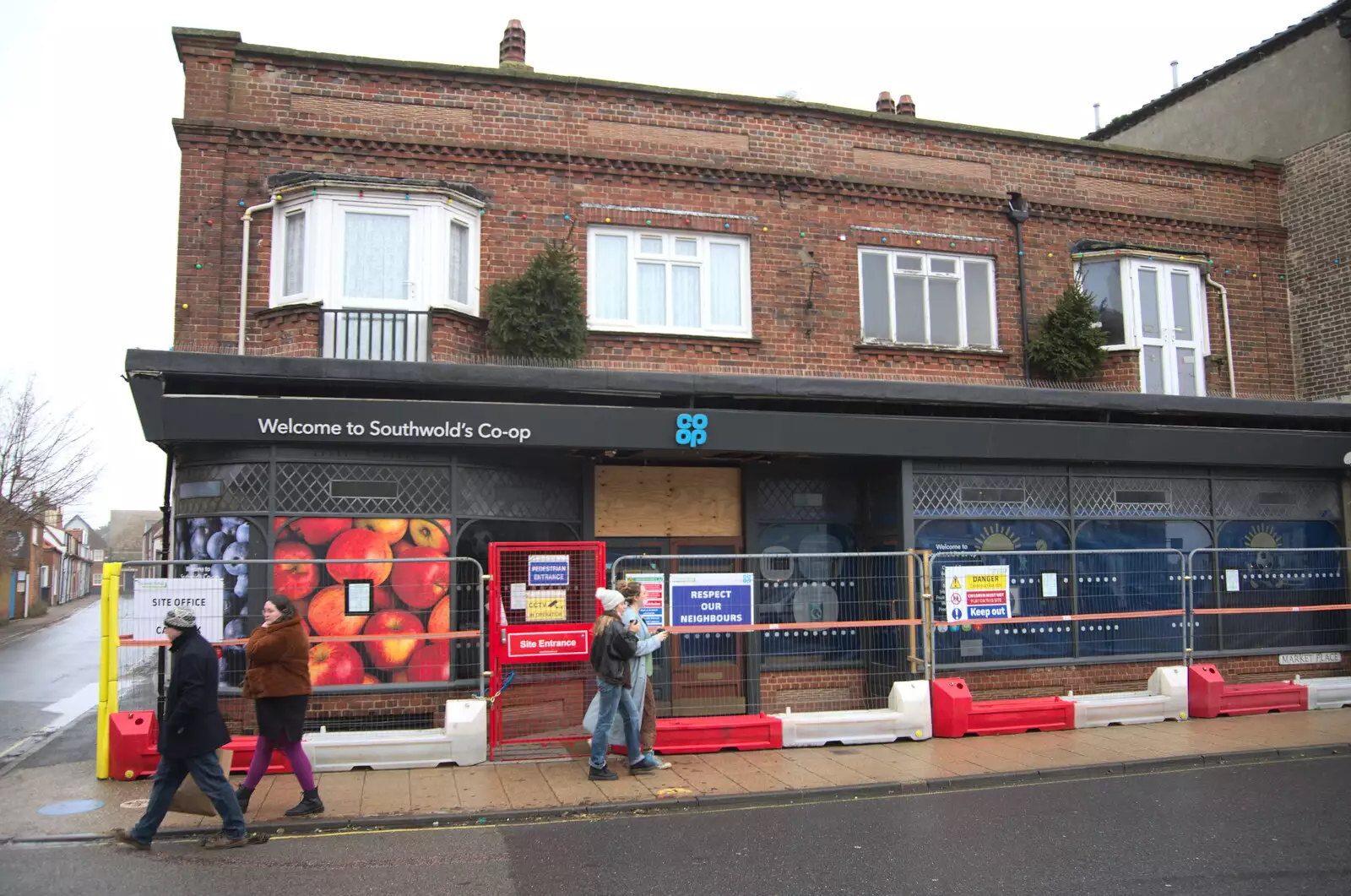 The Southwold Co-op is closed for a refit, from A Few Hours at the Seaside, Southwold, Suffolk - 27th December 2021