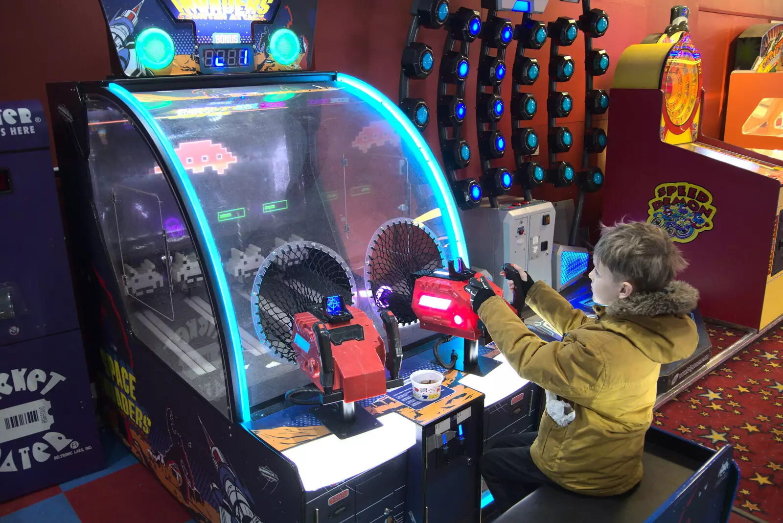 Harry does an interactive Space Invaders, from A Few Hours at the Seaside, Southwold, Suffolk - 27th December 2021