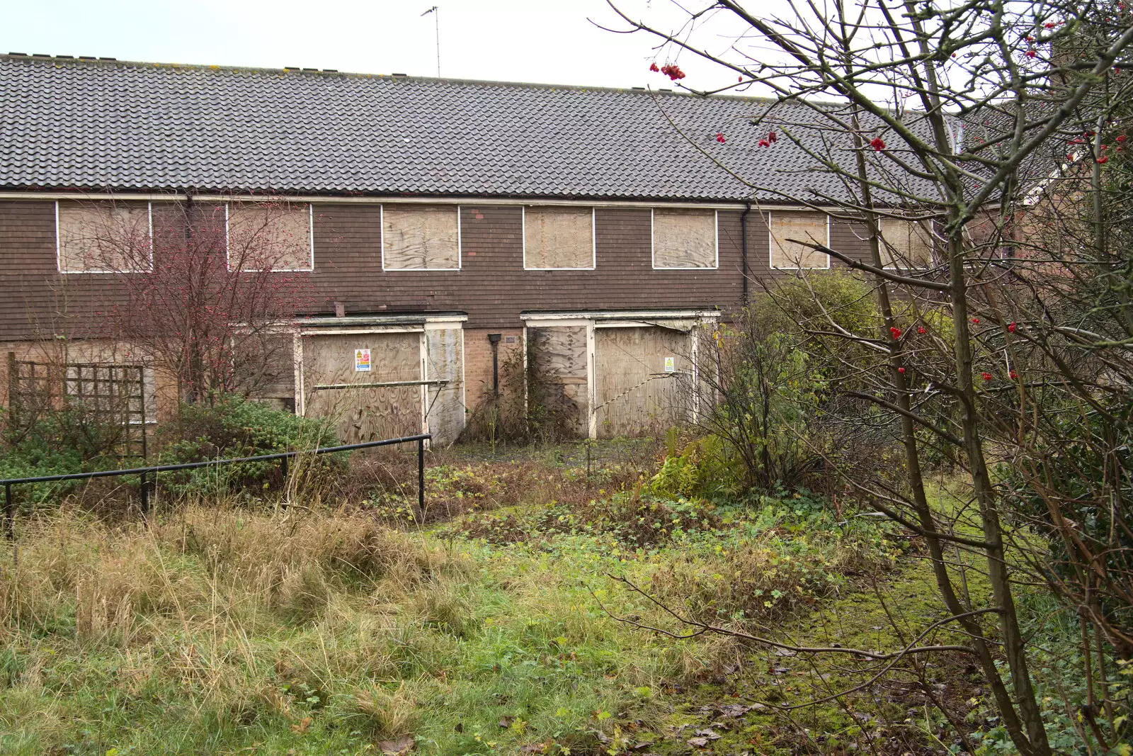 Paddock House is still derelict, from New Year's Day, Brome, Suffolk - 1st January 2022