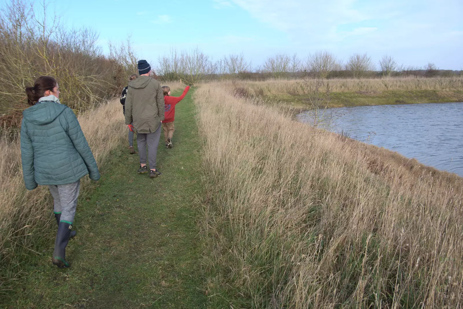 We walk around the resevoir, from New Year's Day, Brome, Suffolk - 1st January 2022