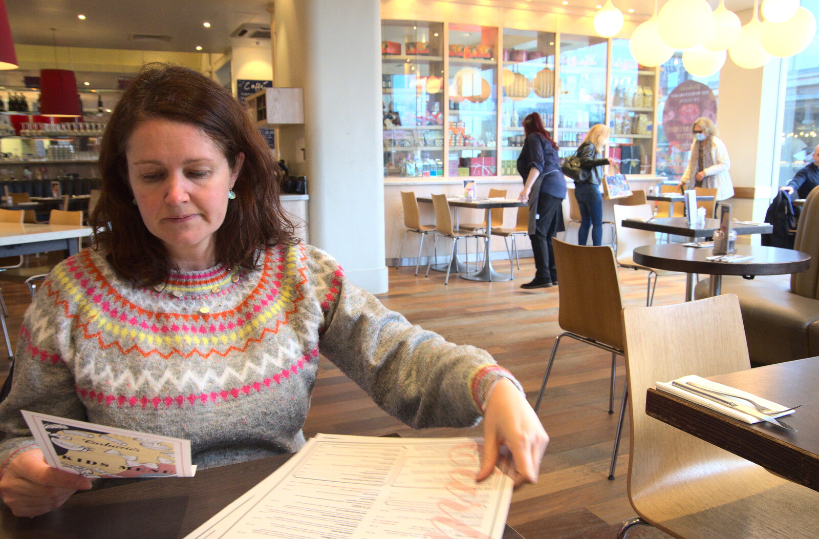 Isobel checks the menu from A Few Hours in Bury St. Edmunds, Suffolk - 3rd January 2022
