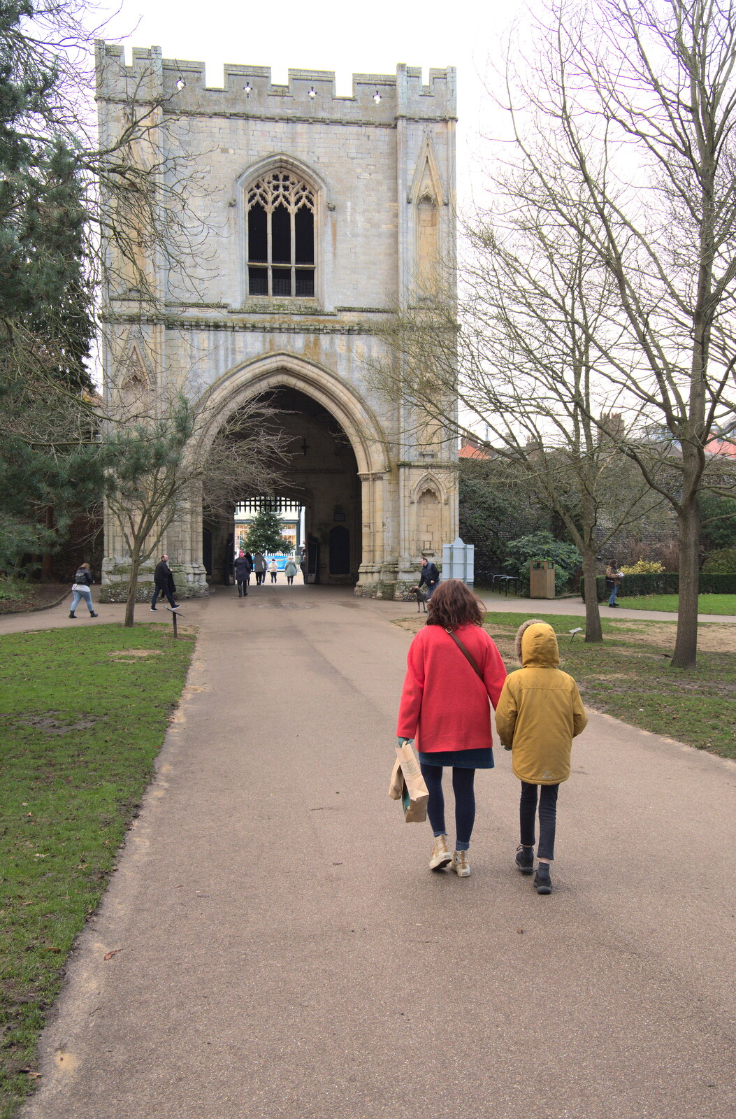We head off back through Abbeygate from A Few Hours in Bury St. Edmunds, Suffolk - 3rd January 2022