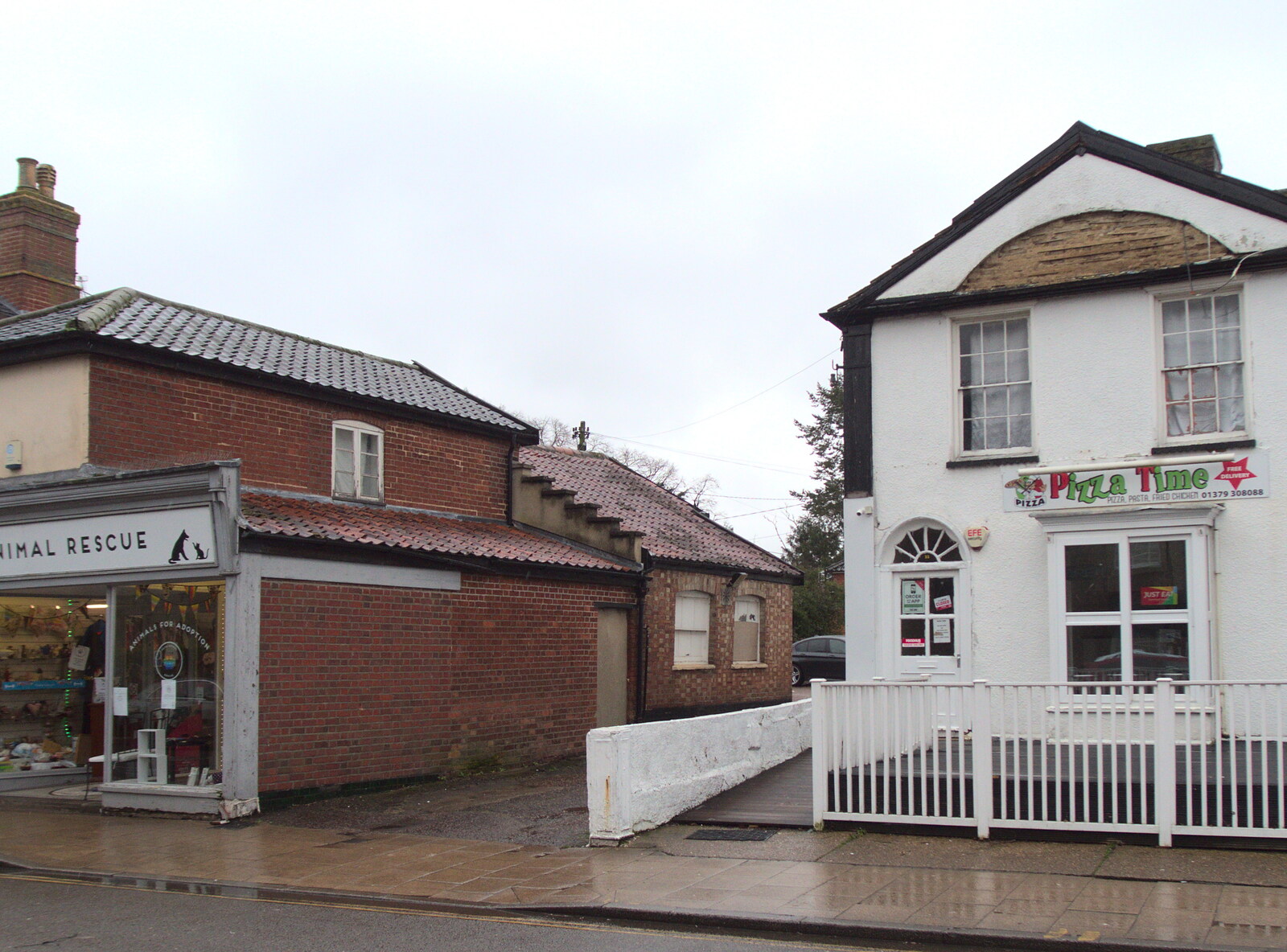 The pizza place has lost part of the building from Dinner at the Oaksmere and a Ride to Eye, Suffolk - 5th January 2022