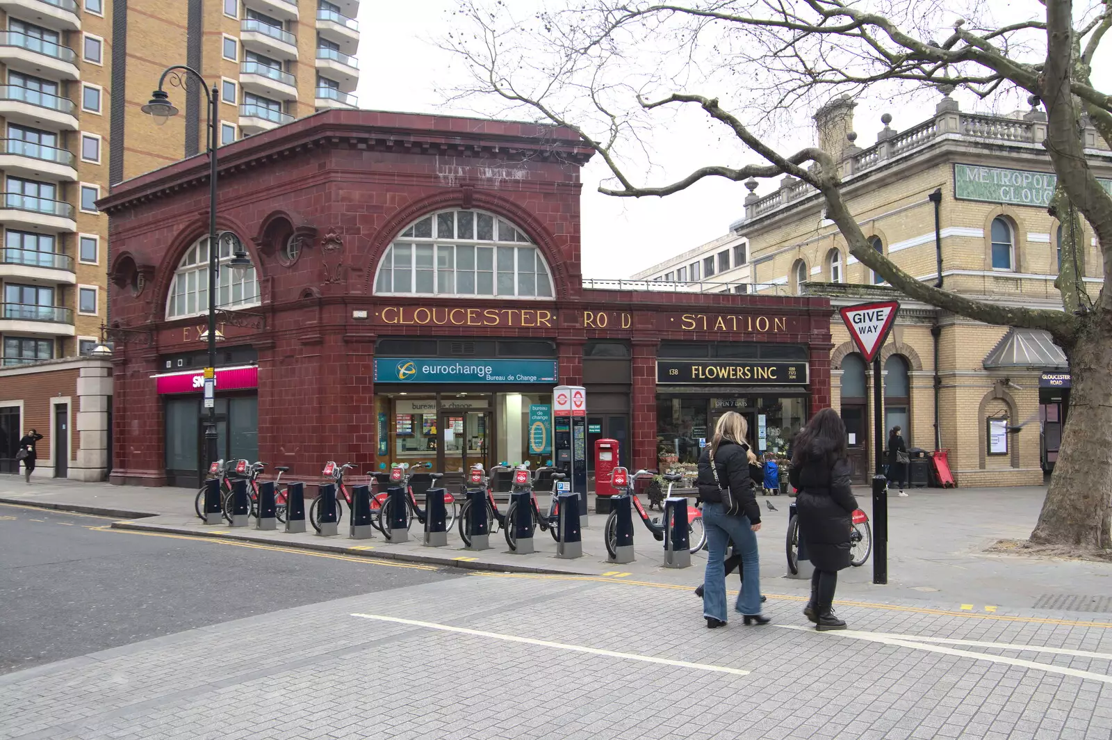 We walk past Gloucester Road tube again, from A Trip to the Natural History Museum, Kensington, London - 15th January 2022