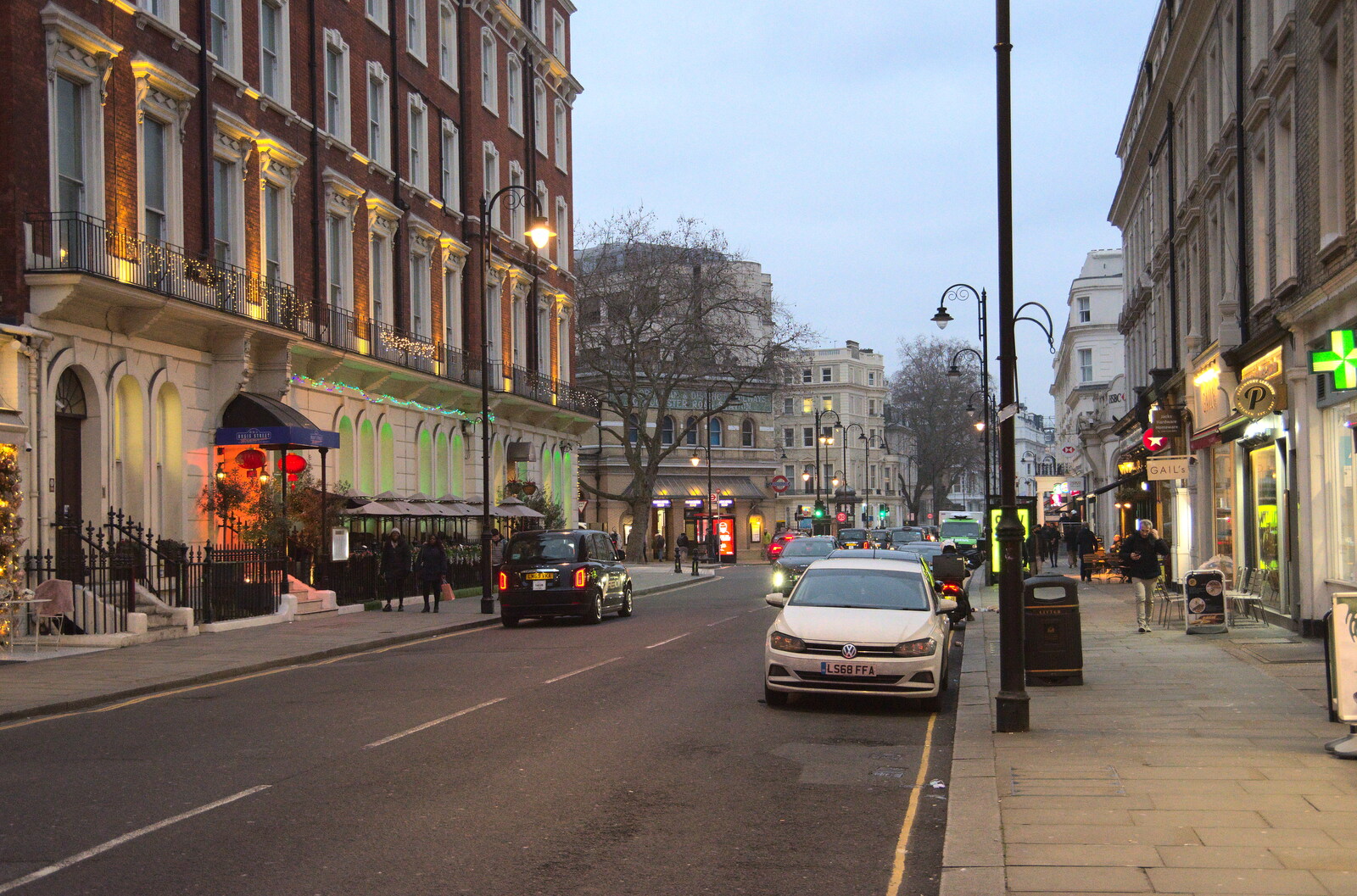 Gloucester Road from A Trip to the Natural History Museum, Kensington, London - 15th January 2022