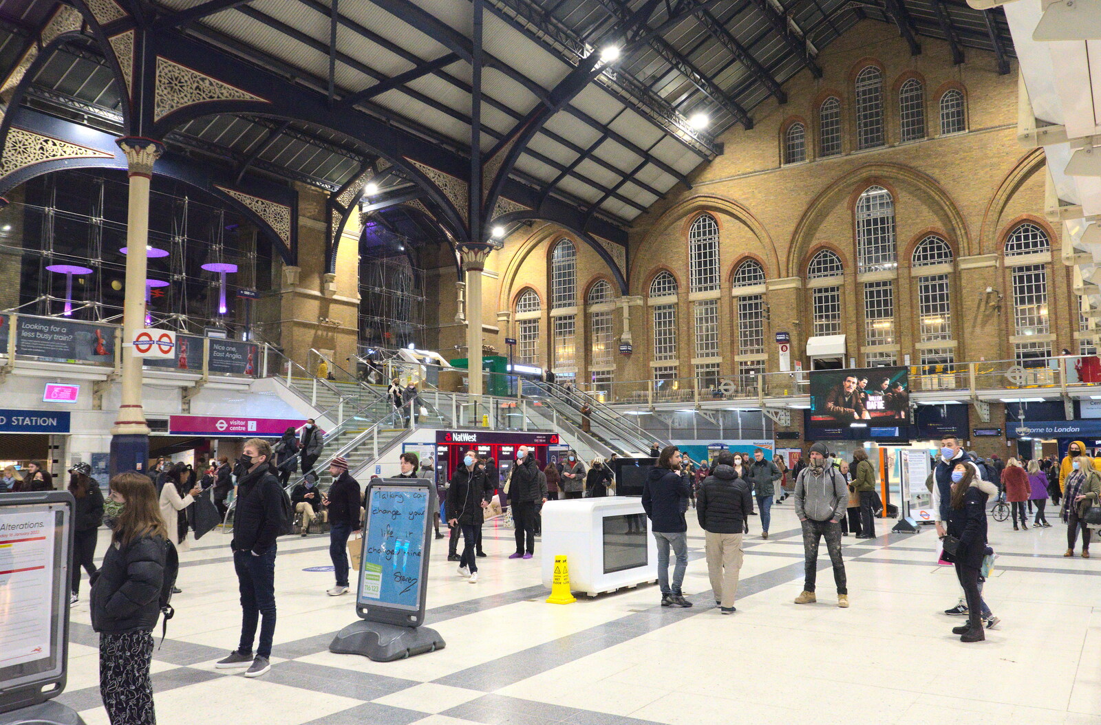 A view of the Liverpool Street concourse from A Trip to the Natural History Museum, Kensington, London - 15th January 2022