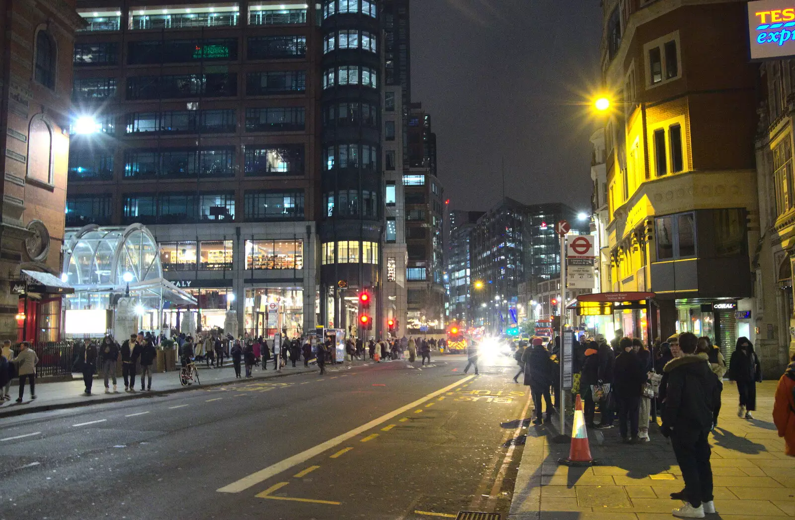 Outside on Bishopsgate, from A Trip to the Natural History Museum, Kensington, London - 15th January 2022