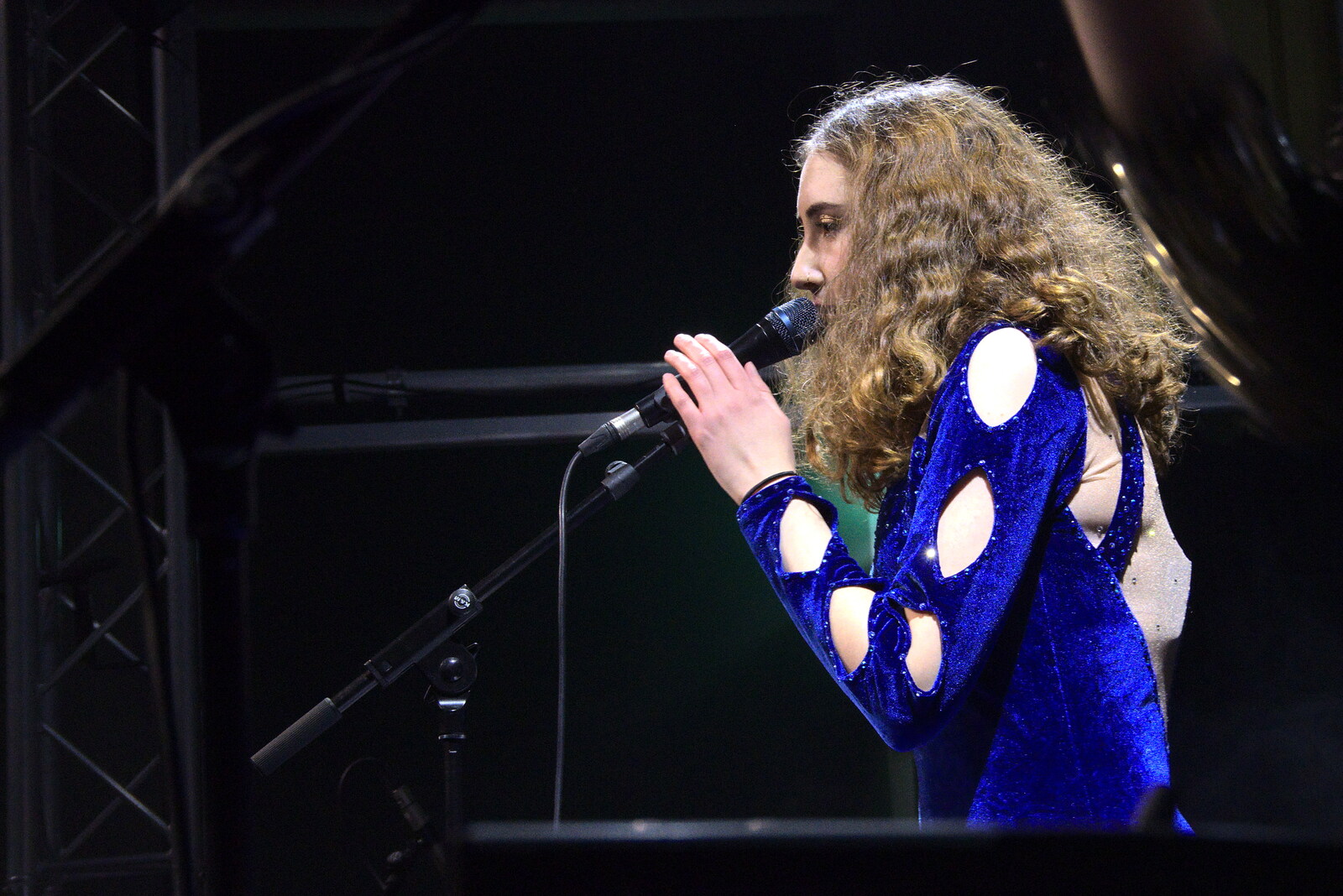 Vanity Fairy and Let's Eat Grandma, Arts Centre, Norwich - 26th January 2022: Rosa Walton on the microphone