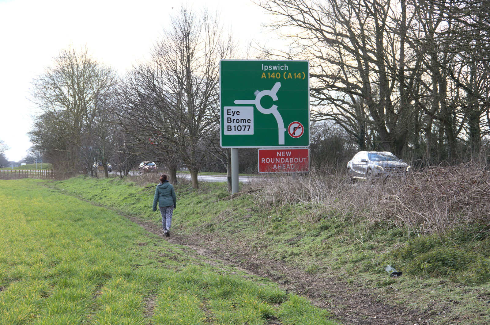 We cross the A140 towards Thrandeston from Weybread Pits and a Sunday Walk, Brome, Suffolk - 6th March 2022